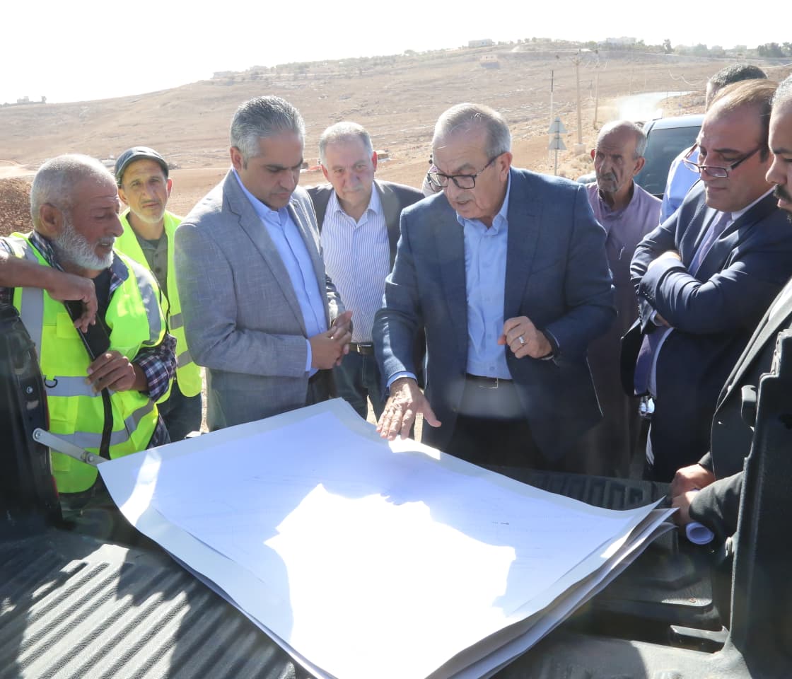 وزير الأشغال يتفقد سير العمل في مشروع طريق إربد الدائري