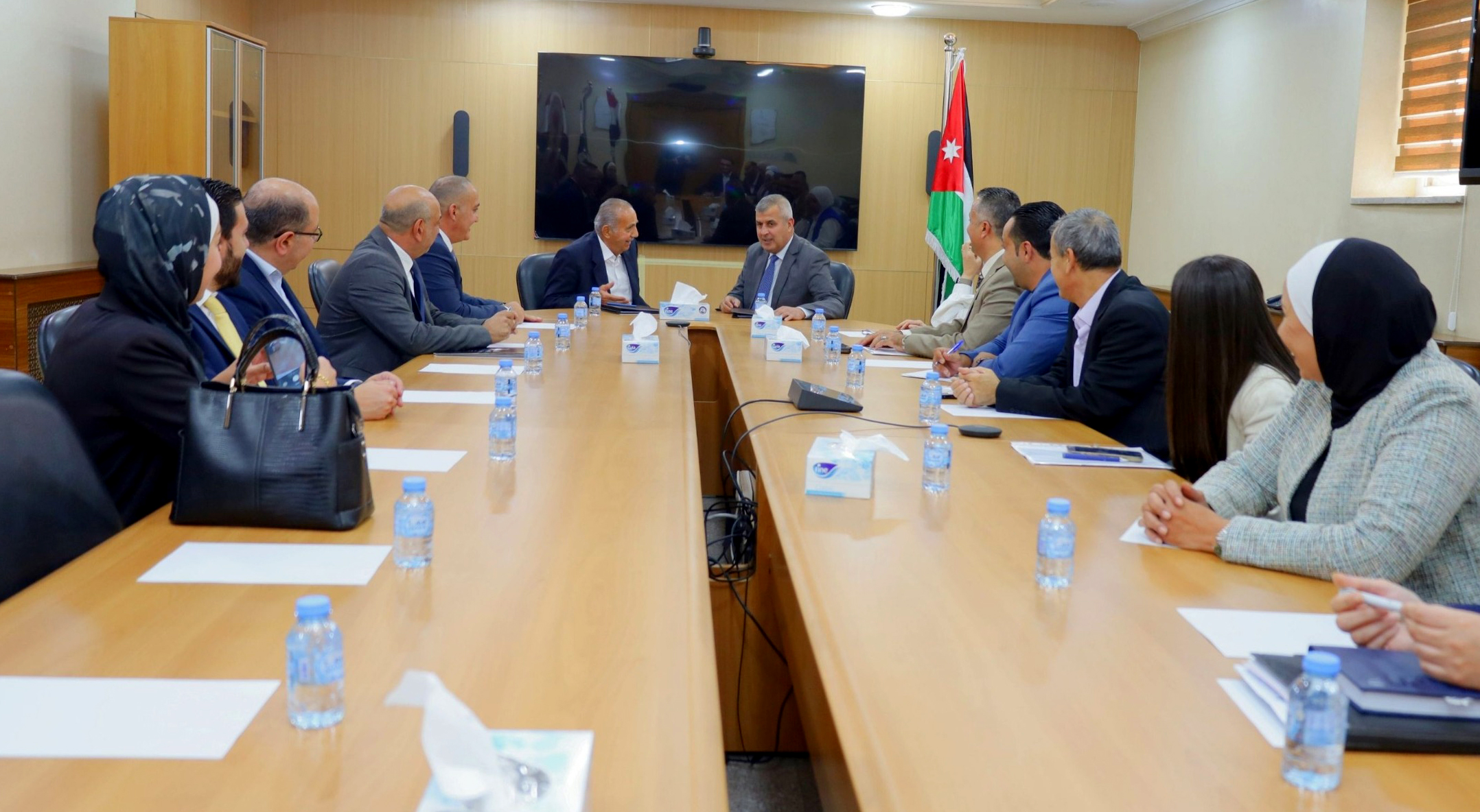 اتفاقية لاستبدال 27728 وحدة إنارة في بلديات جرش وعجلون والمفرق