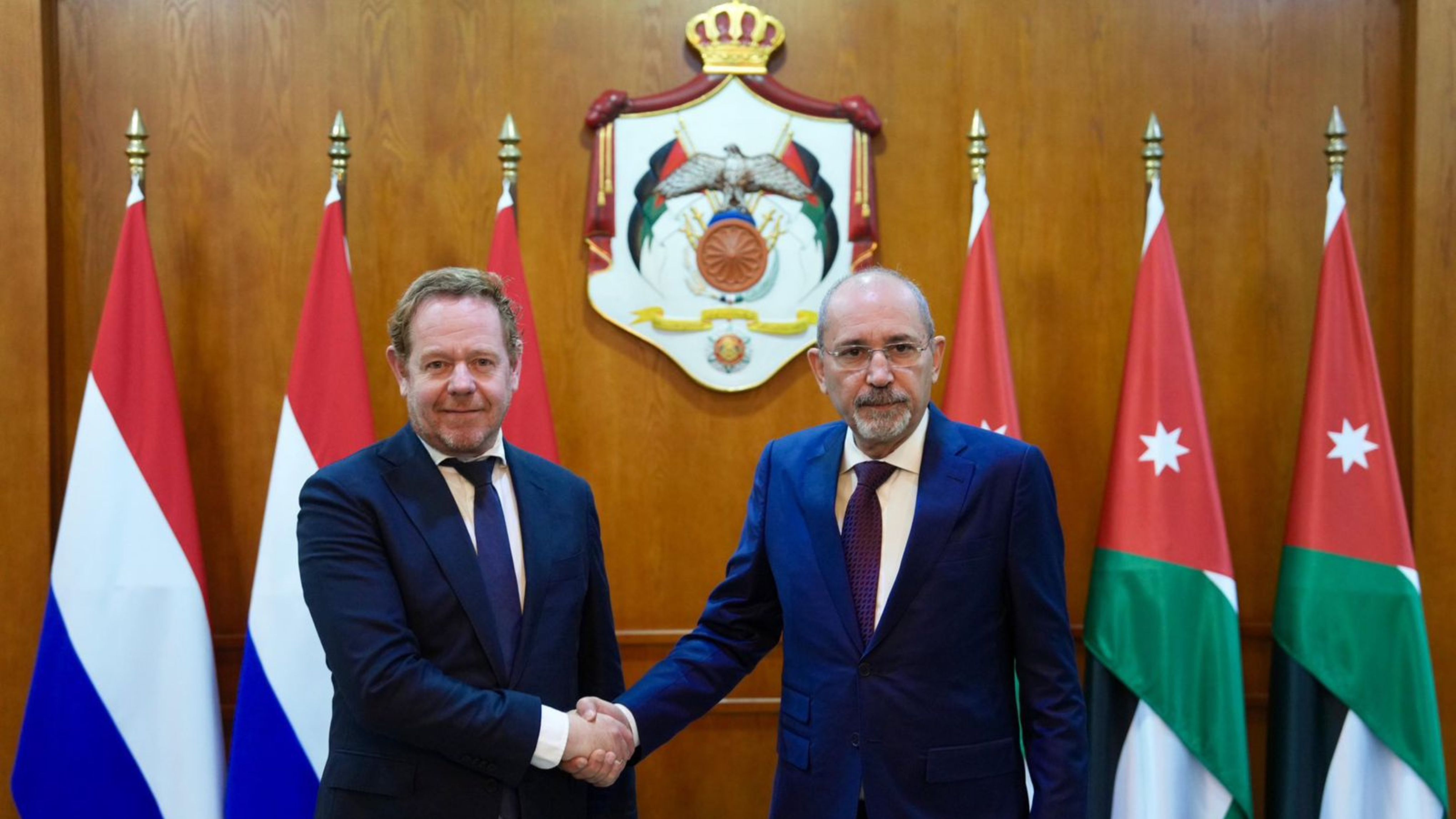 وزير الخارجية يلتقي نظيره الهولندي