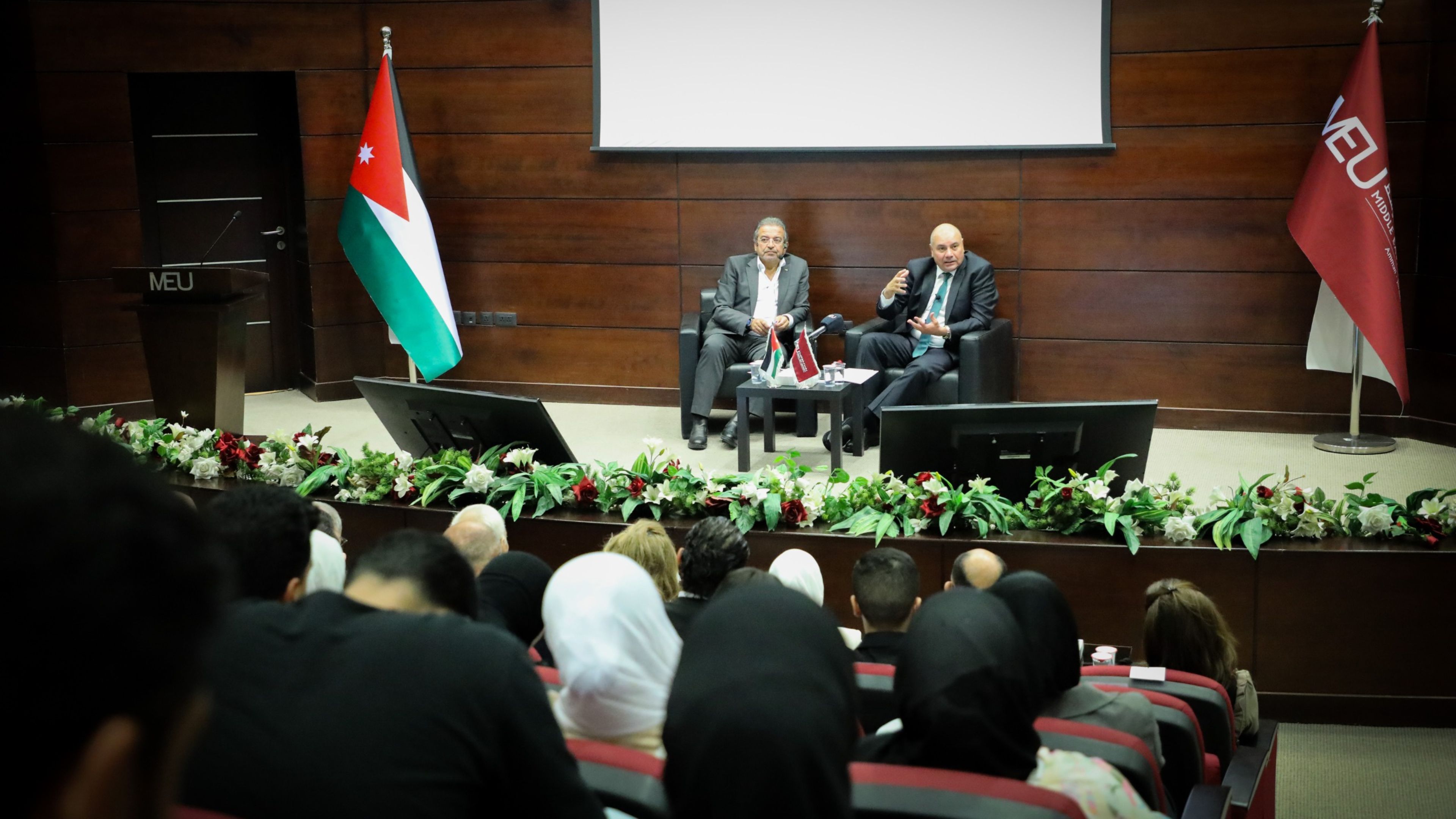 وزير الشؤون السياسية: الجامعات منارات تعليمية تعزز وعي الشباب وانتماءهم الوطني