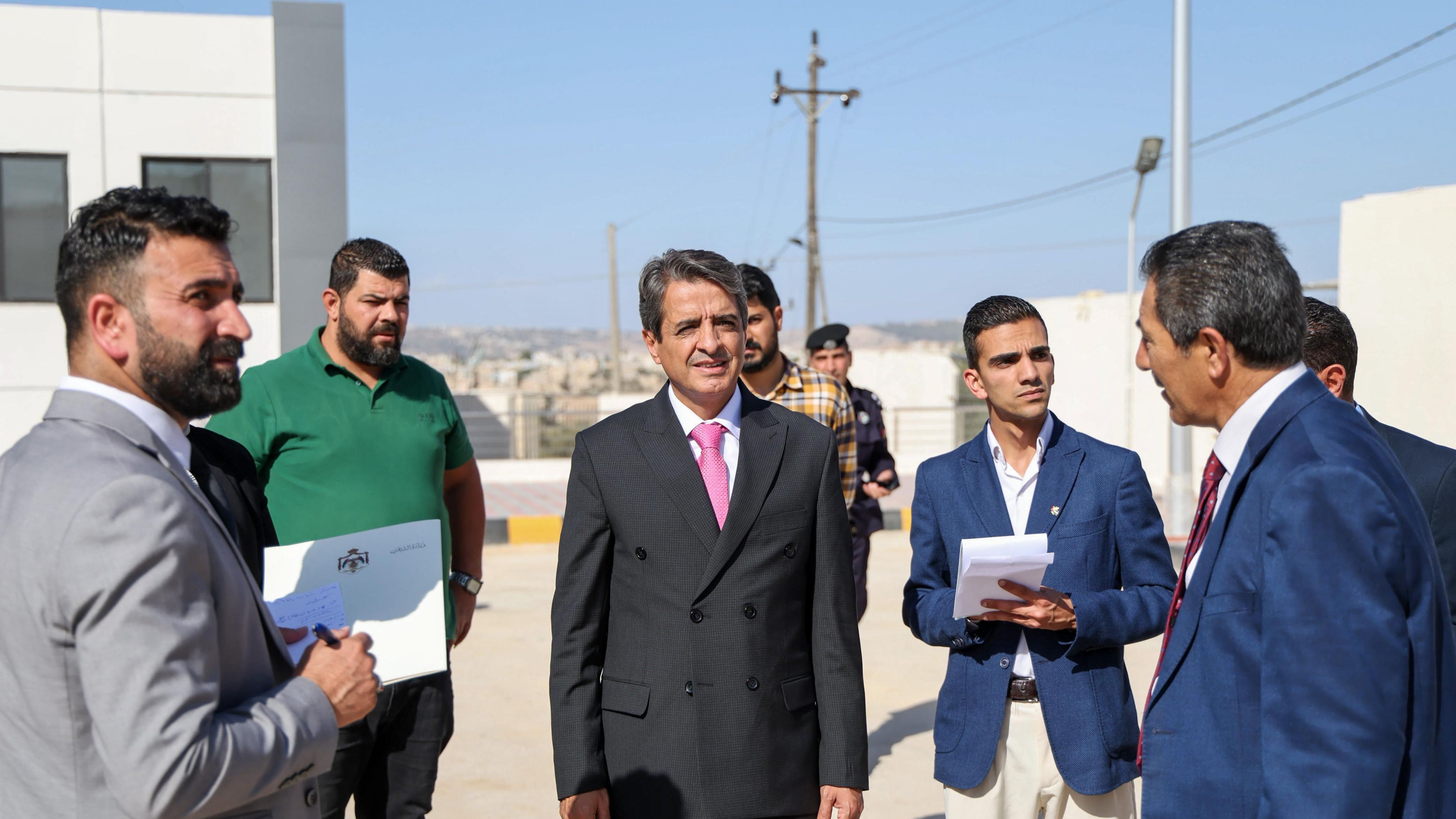  وزير الشباب يتفقد عدداً من المراكز الشبابية في إربد 