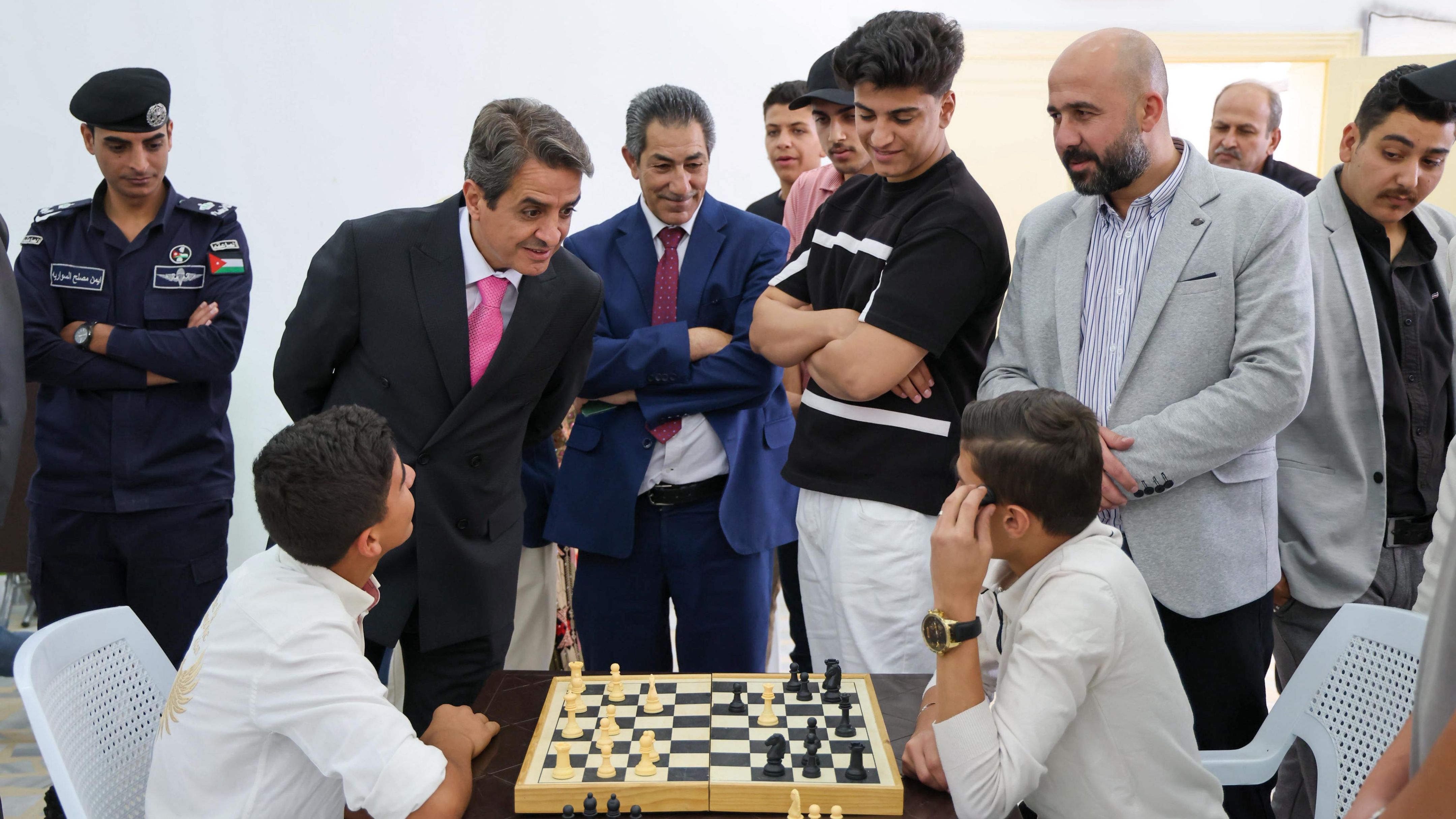  وزير الشباب يتفقد عدداً من المراكز الشبابية في إربد 