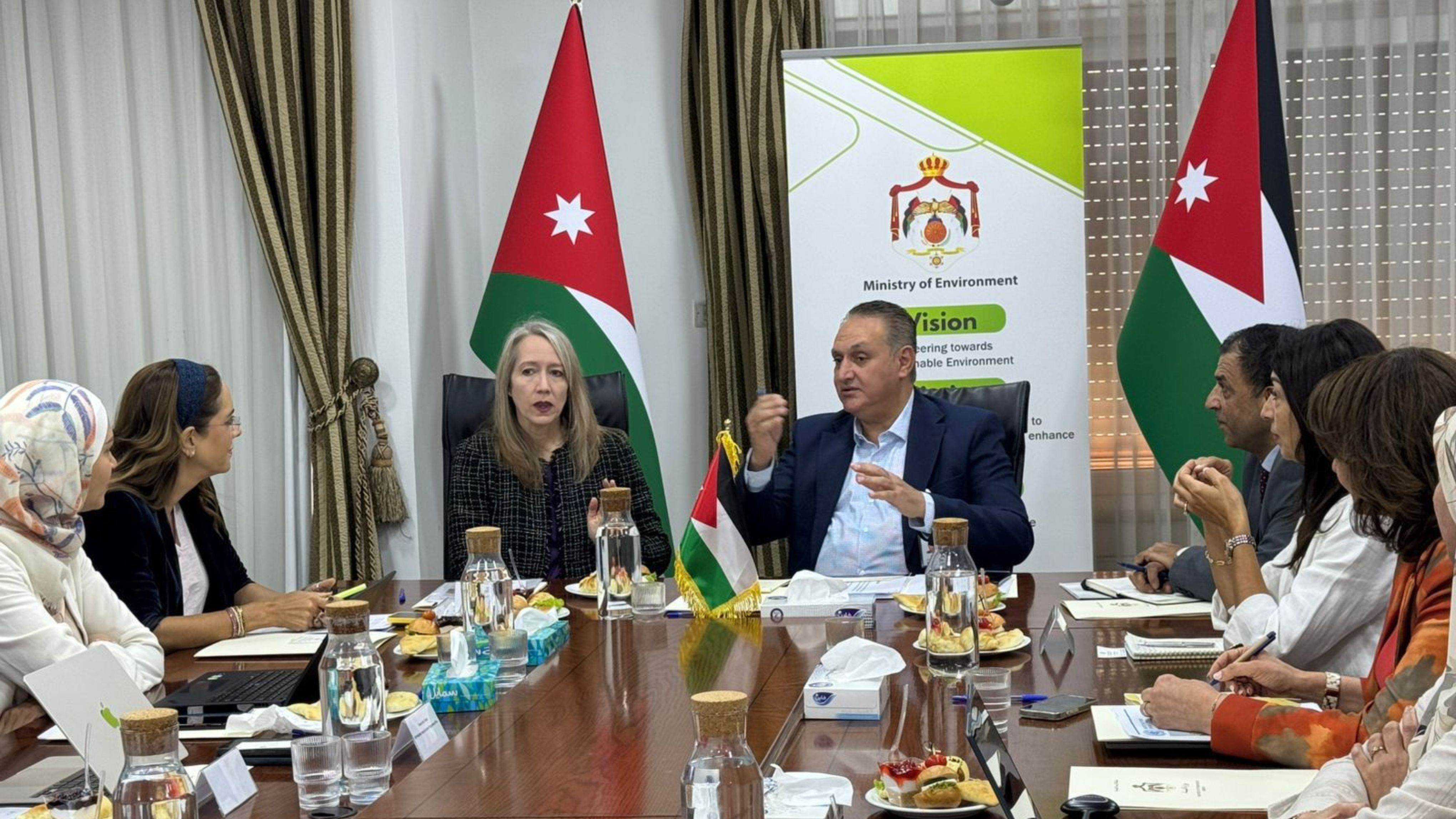 وزير البيئة والمنسقة المقيمة للأمم المتحدة في الأردن يبحثان التعاون بمجالات حماية البيئة 