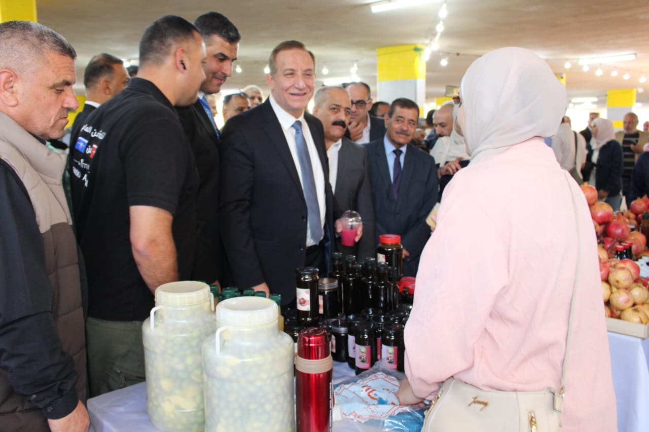 وزير الزراعة يفتتح مهرجان الرمان والمنتجات الريفية في إربد