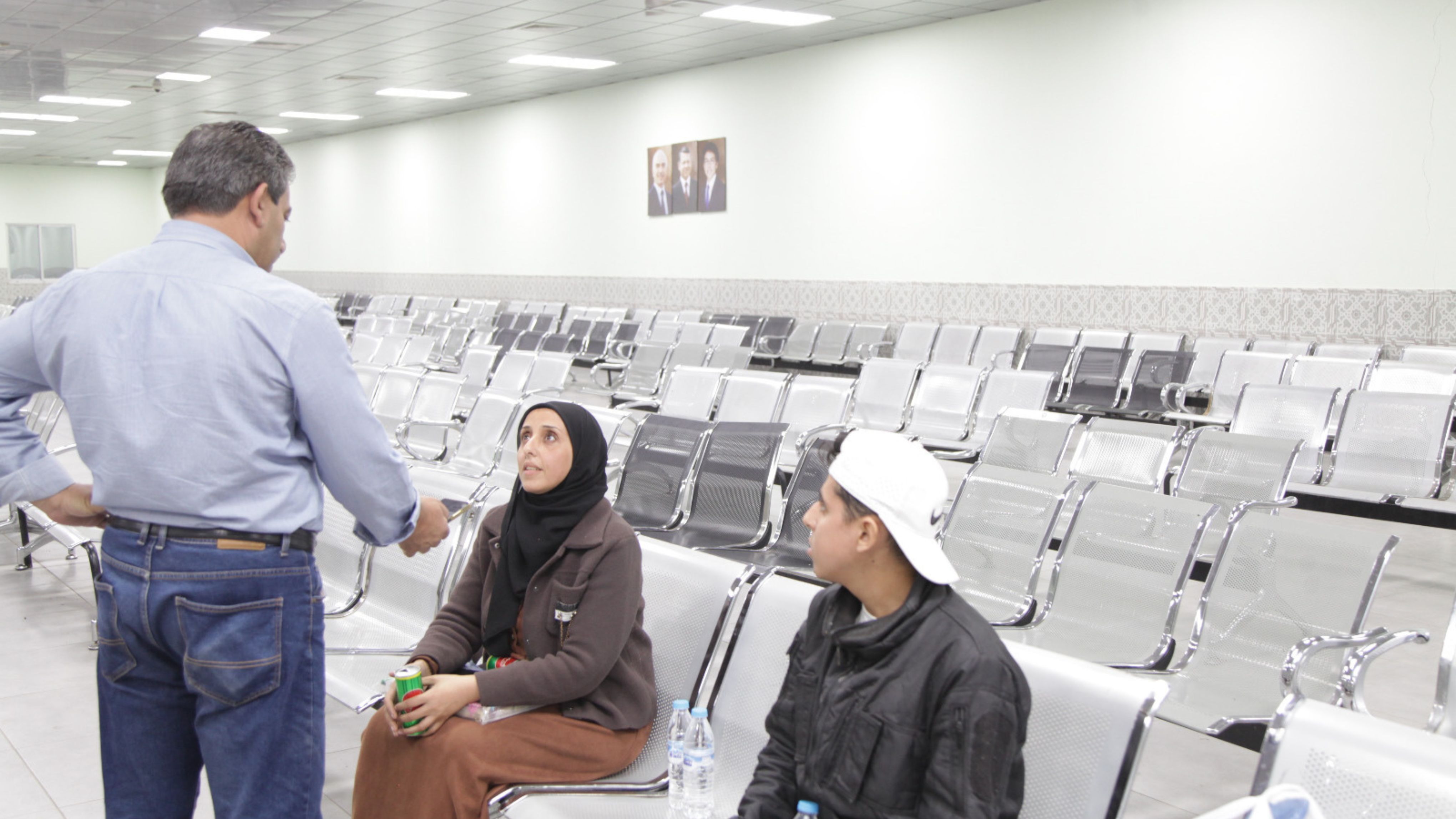 وجوه غزية أنهكها الدمار تستعيد الابتسامة والحياة في رحاب الأردن