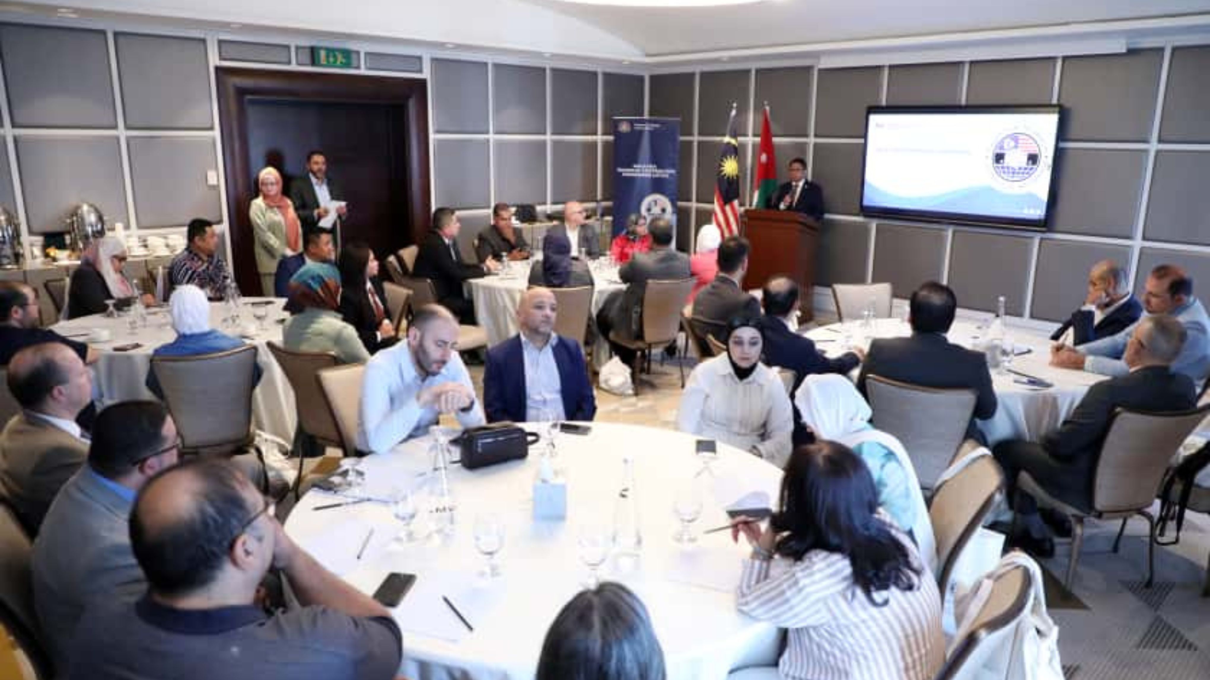 السفير الماليزي يؤكد عمق التعاون في مجالات التنمية البشرية والتبادل المعرفي مع الأردن