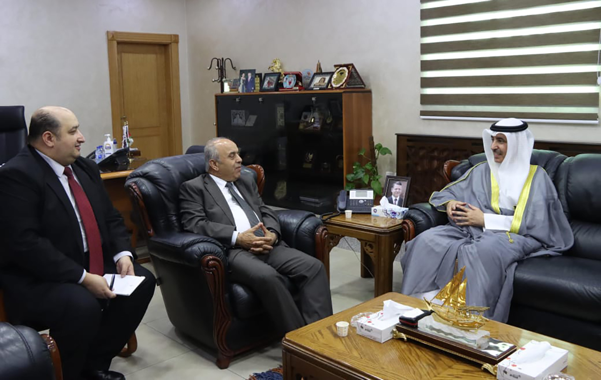وزير التعليم العالي يبحث مع السفير الكويتي تعزيز التعاون
