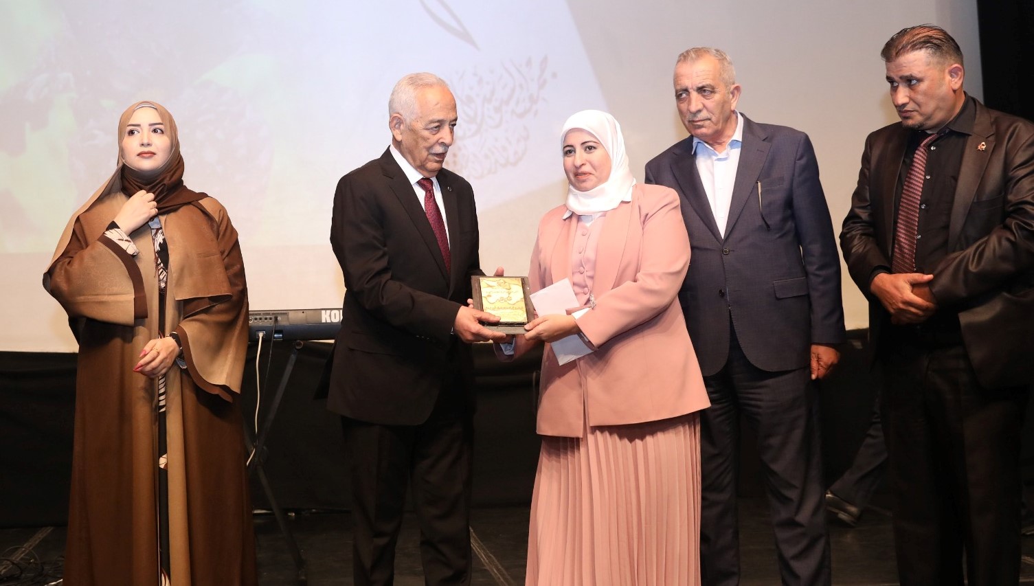 العيسوي يرعى حفل إشهار رواية الشقرا والقمر للروائية اليمنية منار علي 