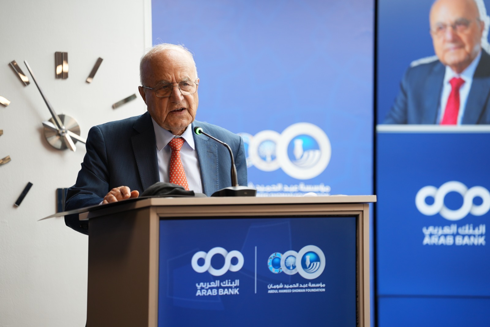 شومان تحتفي بالدكتور عدنان بدران ضمن برنامج ضيف العام   