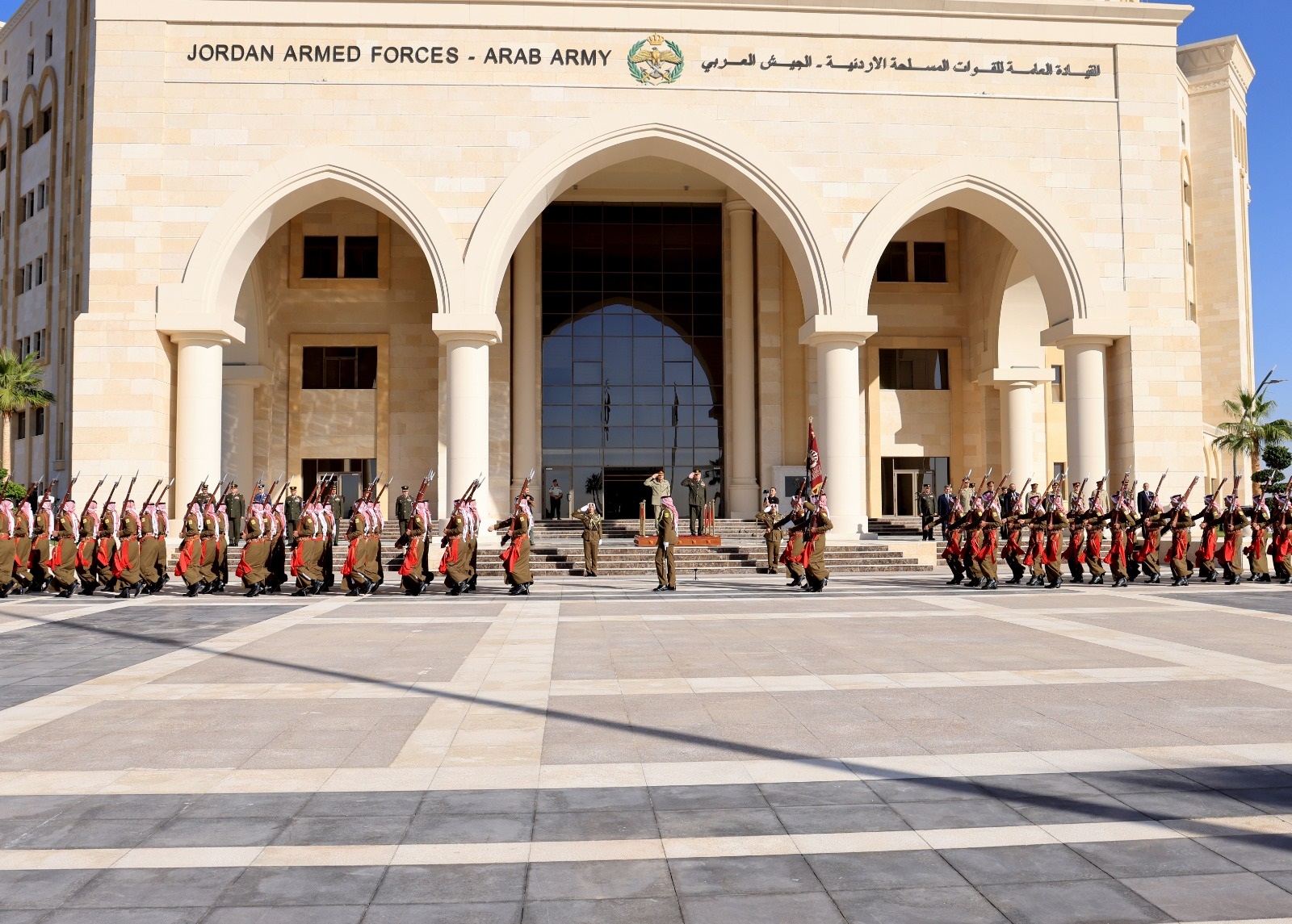 رئيس هيئة الأركان يستقبل رئيس أركان القوات البرية الباكستانية