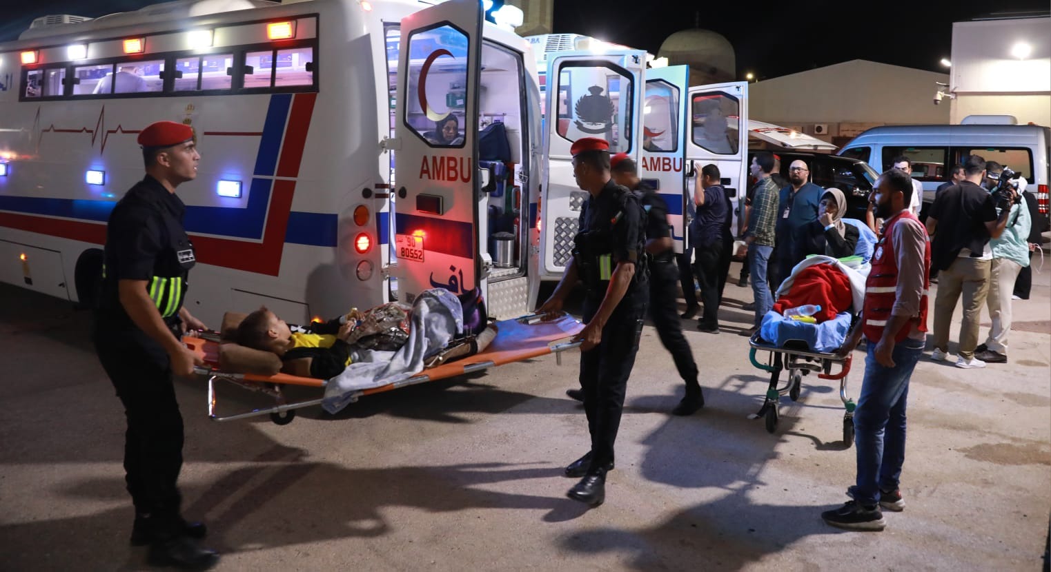 القوات المسلحة تجلي الدفعة الـ 14 من أطفال غزة المرضى للعلاج في الأردن