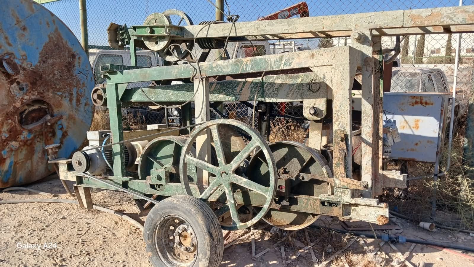 ضبط حفارة وردم بئر مخالفة في إربد وعجلون