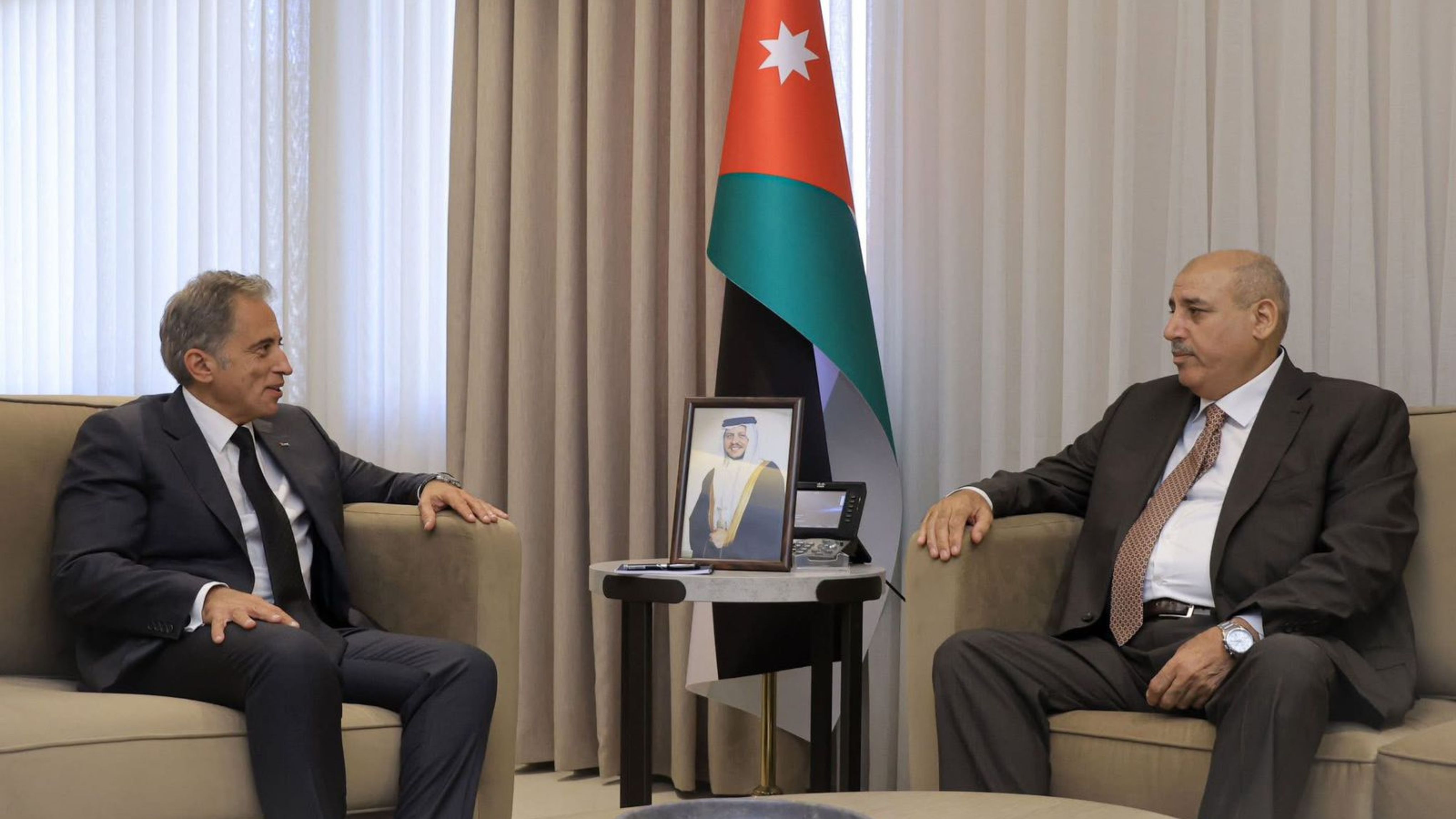 القاضي وحسان يؤكدان أهمية التعاون بين الحكومة والنواب تجسيداً للتوجيهات الملكية السامية