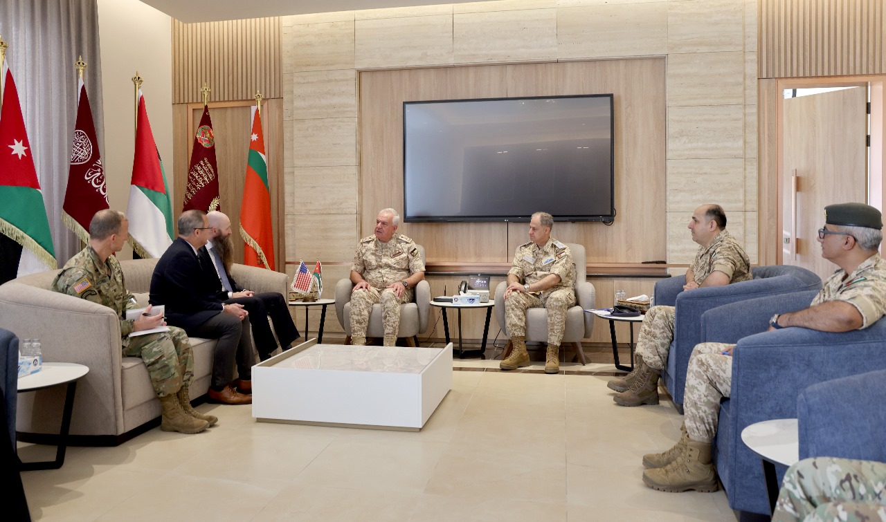 الحنيطي يستقبل القائم بأعمال نائب وزير الحرب للعمليات الخاصة الأمريكية