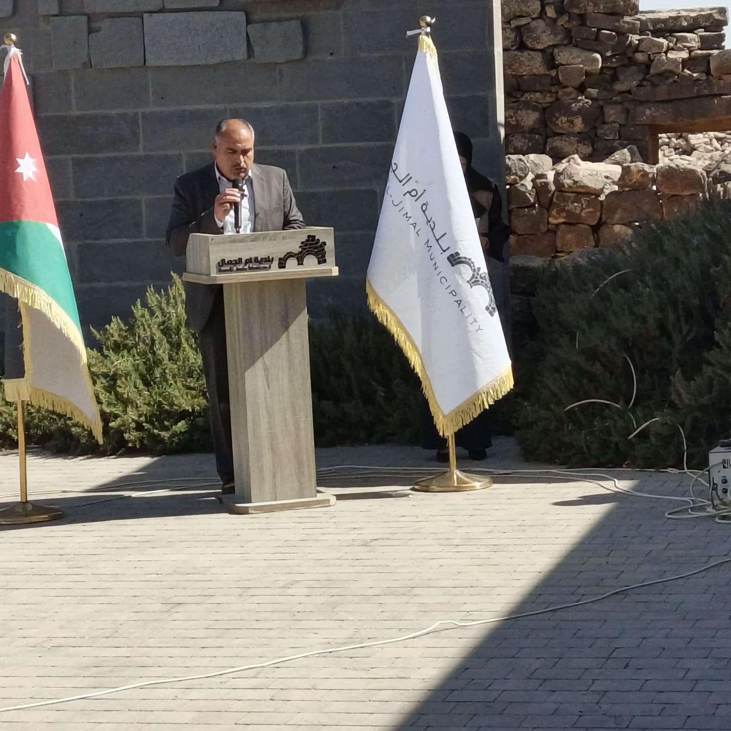 انطلاق مخيم شباب دولي في أم الجمال