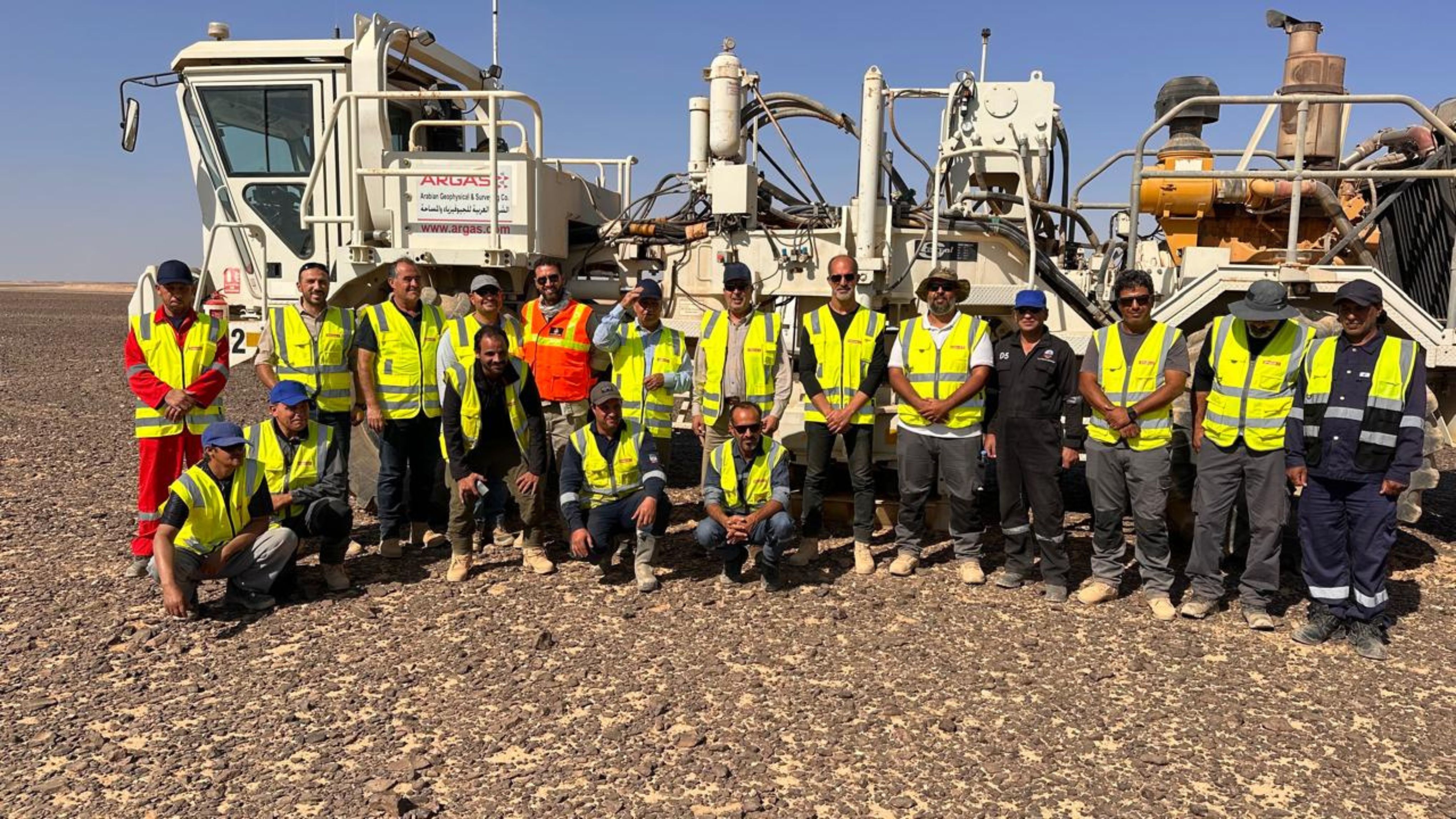 وزير الطاقة يتفقد أعمال المسح الزلزالي ثلاثي الأبعاد شرق الجفر