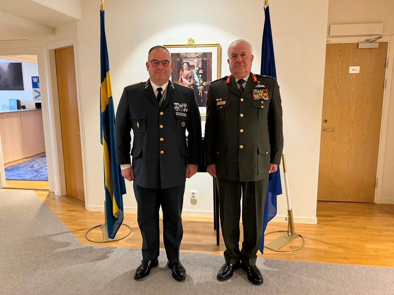 الحنيطي يلتقي القائد الأعلى للقوات المسلحة السويدية ورئيس أركان الدفاع