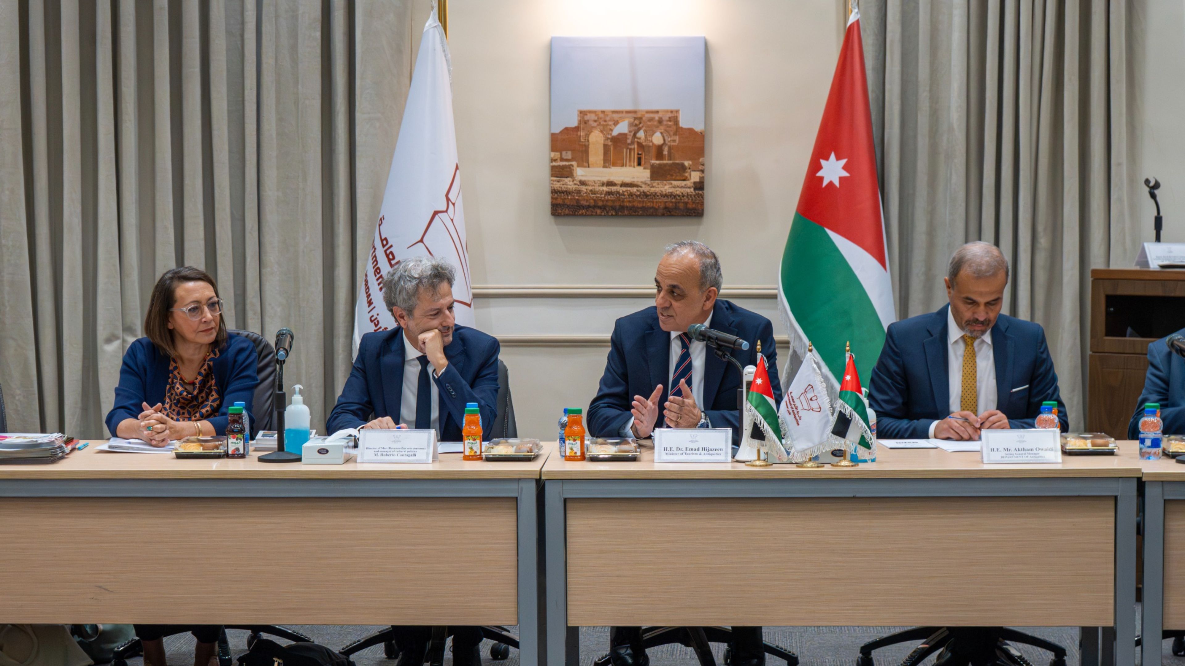 وزير السياحة يبحث مع شركاء مشروع قيفت سبل تطوير التدريب المهني في القطاع  