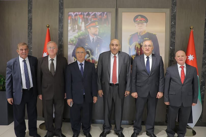  القاضي يلتقي رئيسي المجلس القضائي وهيئة النزاهة