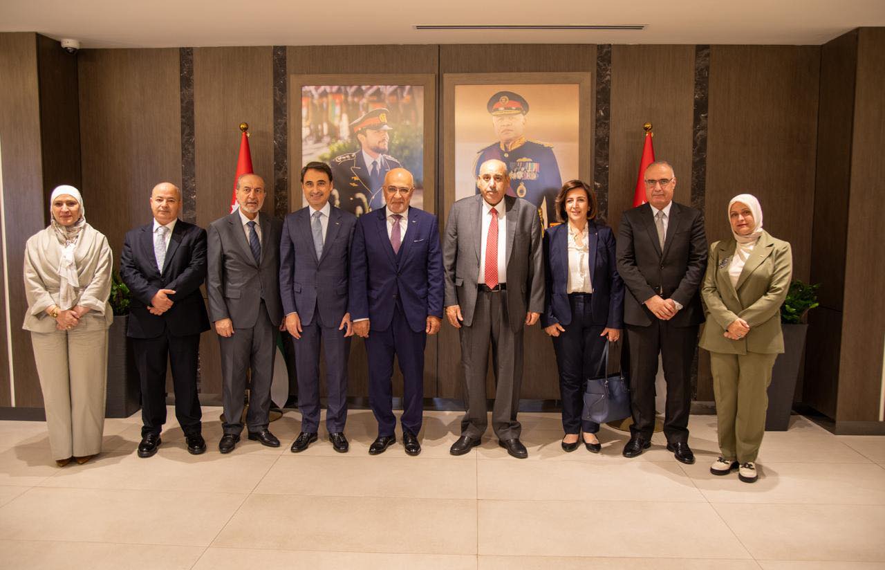  القاضي يلتقي رئيس وأعضاء مجلس مفوضي الهيئة المستقلة للانتخاب