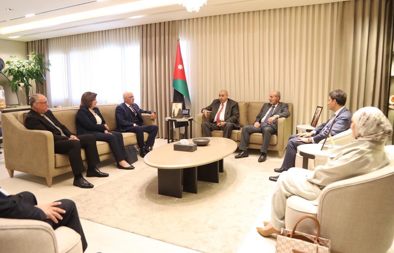  القاضي يلتقي رئيس وأعضاء مجلس مفوضي الهيئة المستقلة للانتخاب