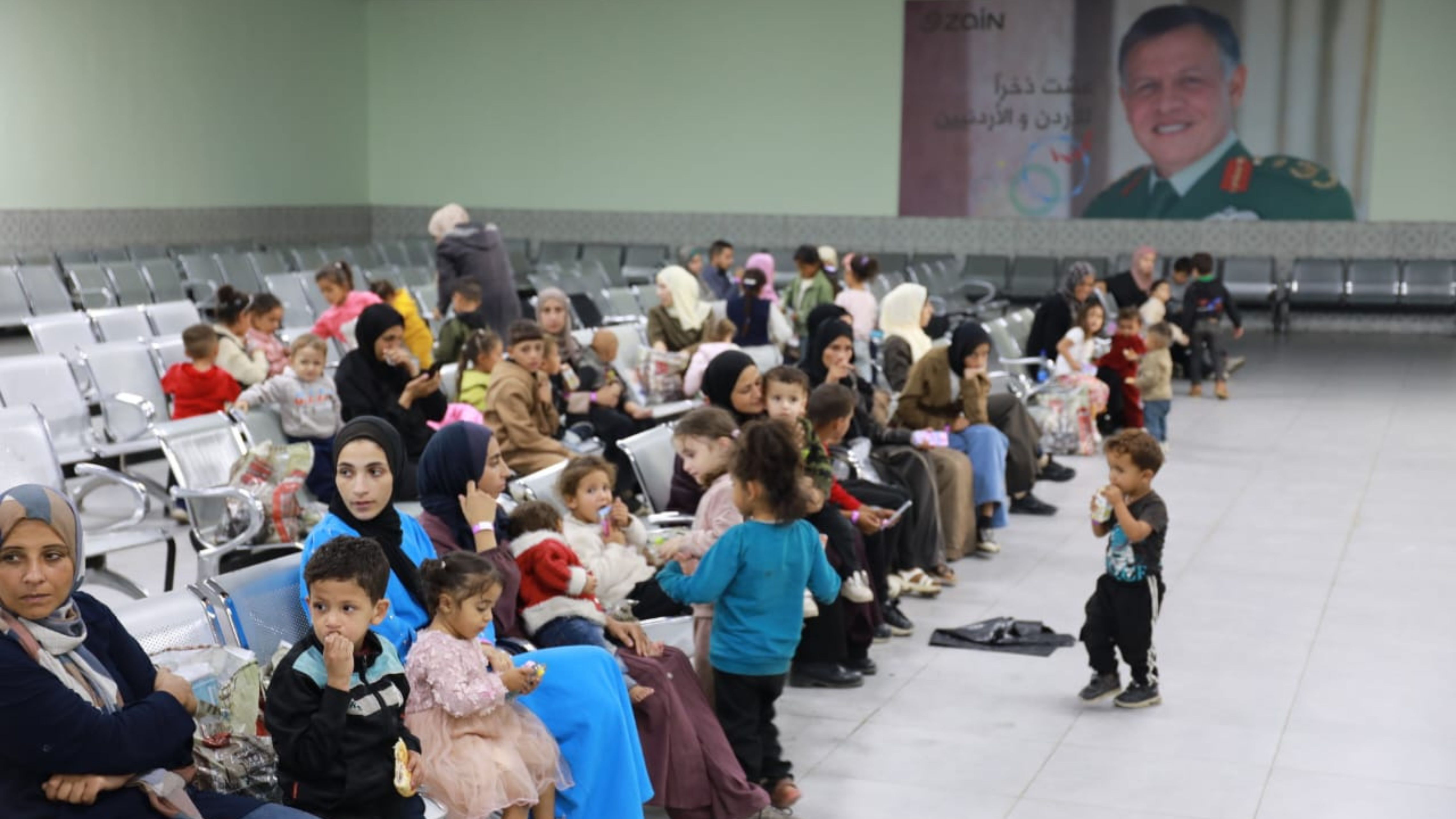 القوات المسلحة تقوم بإجلاء دفعة جديدة من أطفال غزة المرضى للعلاج في المملكة