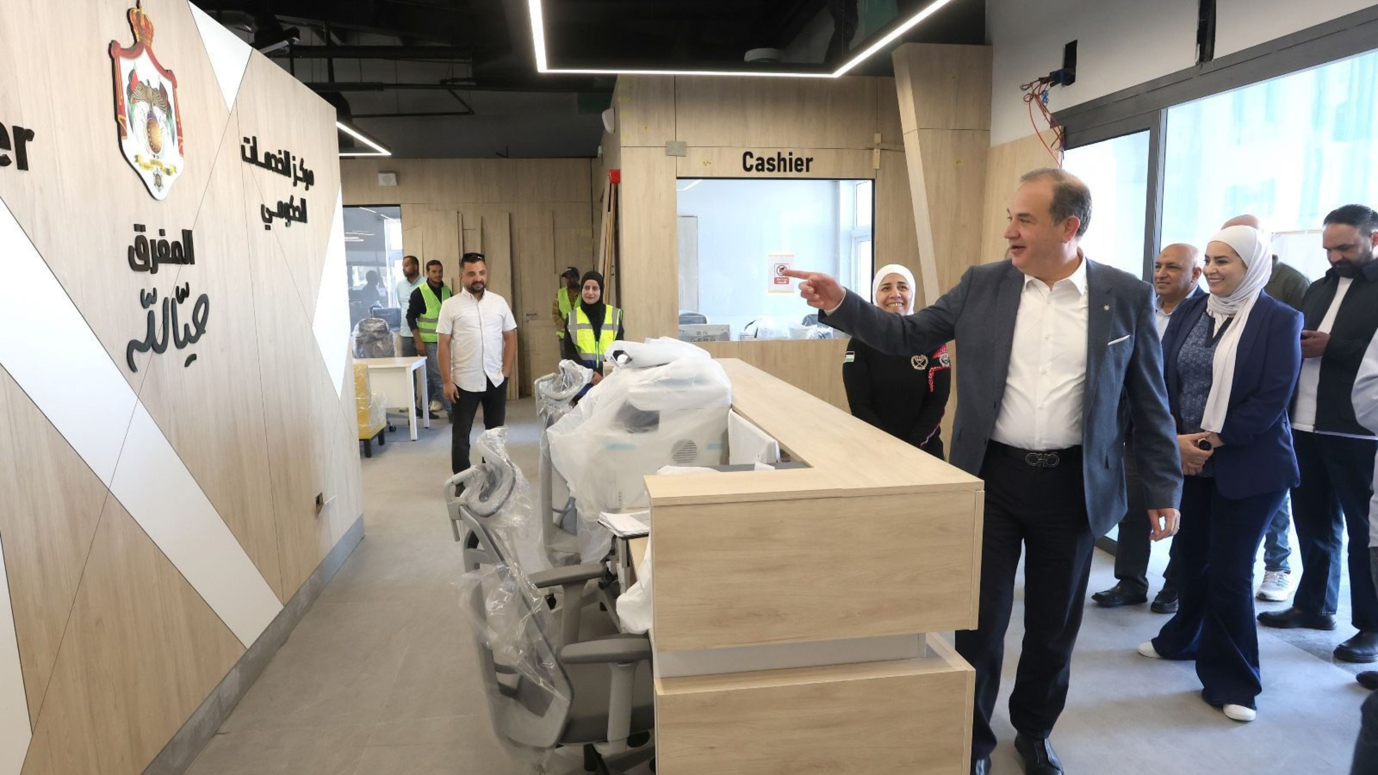 وزير الاقتصاد الرقمي يتفقد مشاريع إنشاء مراكز للخدمات الحكومية الشاملة