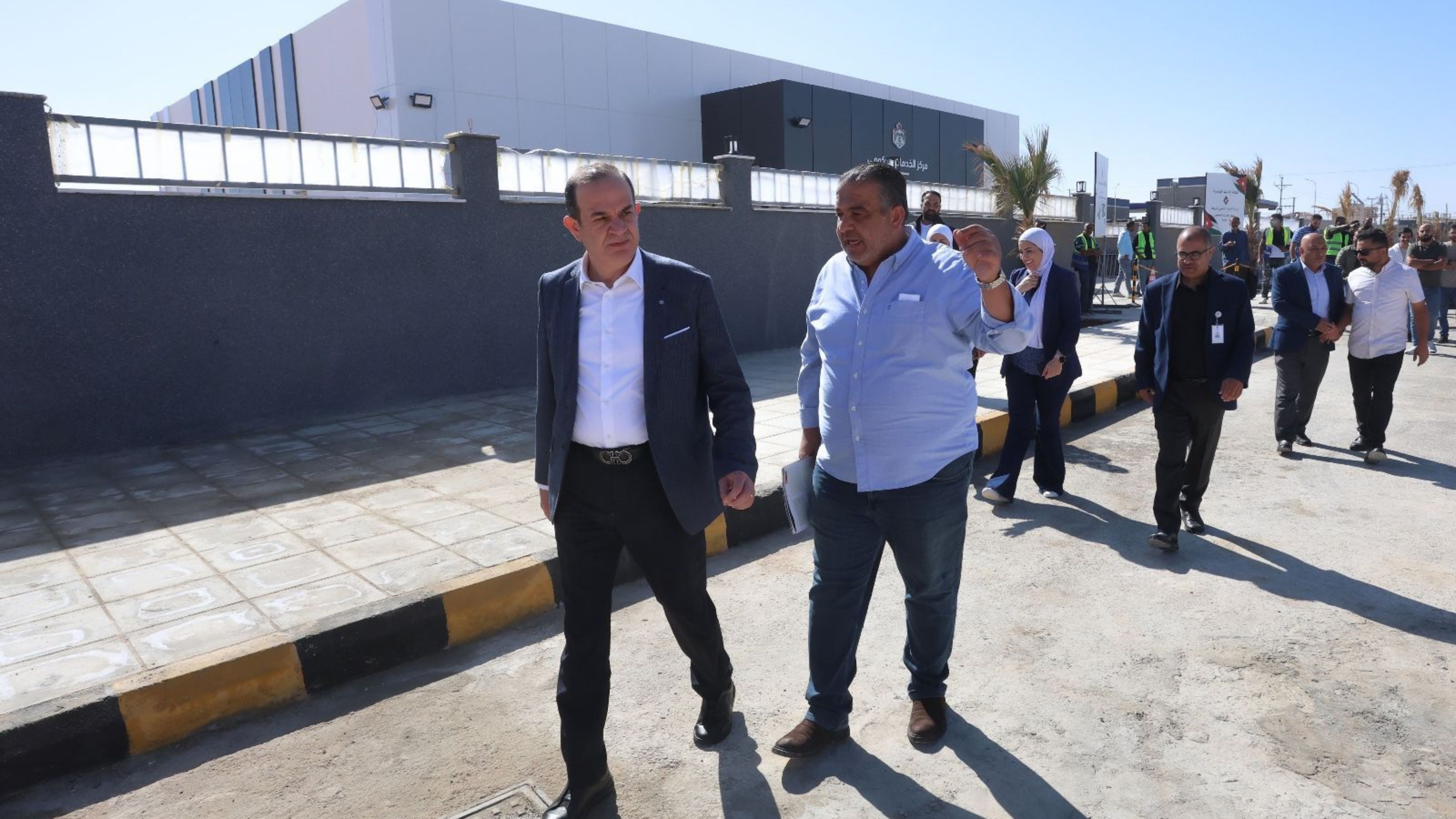 وزير الاقتصاد الرقمي يتفقد مشاريع إنشاء مراكز للخدمات الحكومية الشاملة