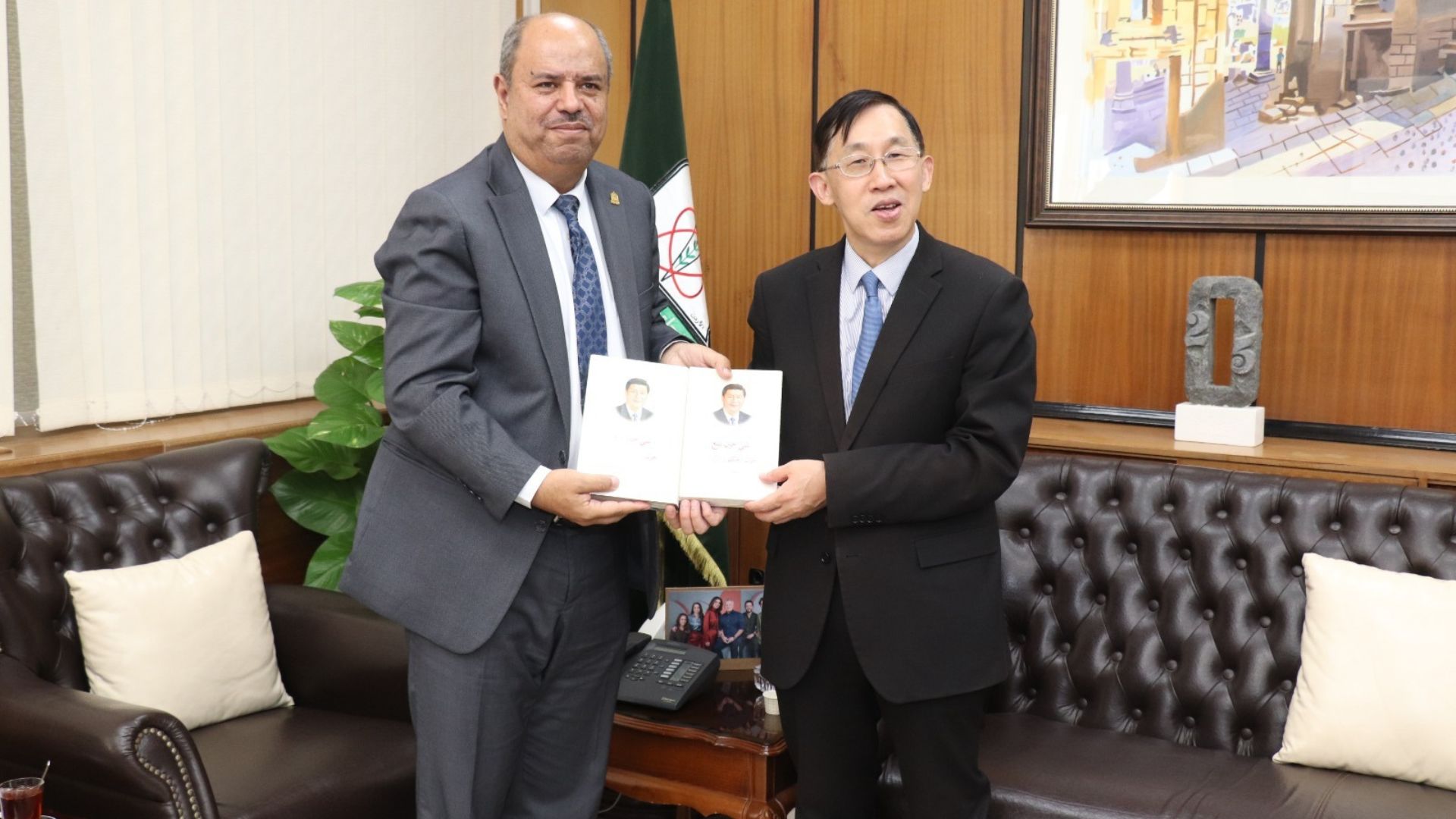 اليرموك تبحث مع الملحق الاقتصادي والتجاري الصيني سُبل تعزيز التعاون