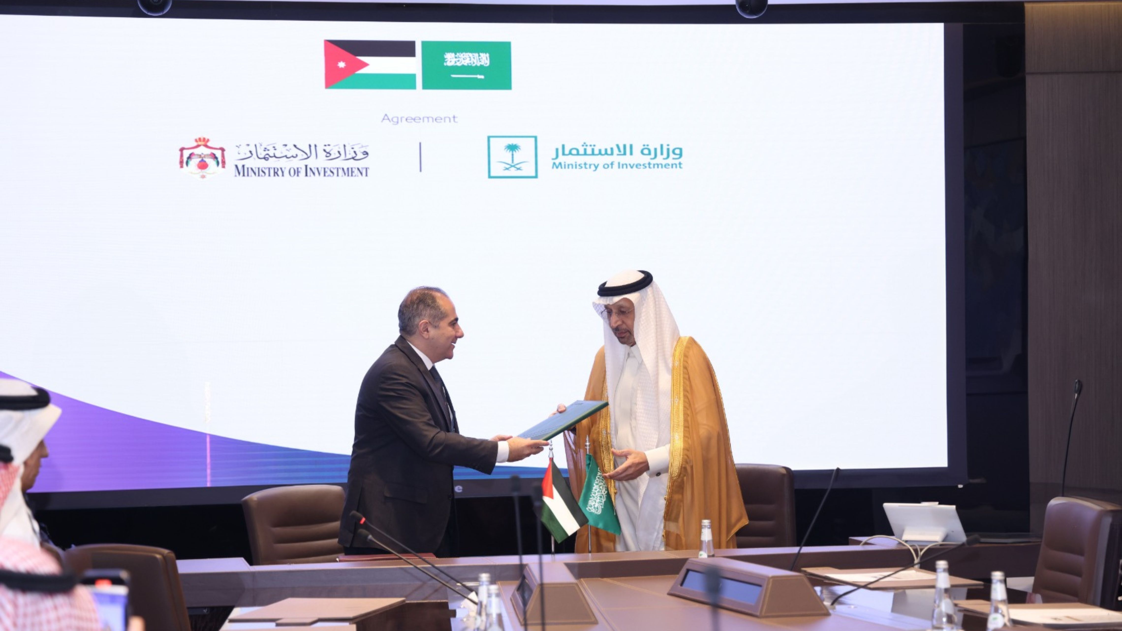 الأردن والسعودية توقّعان اتفاقية استثمارية