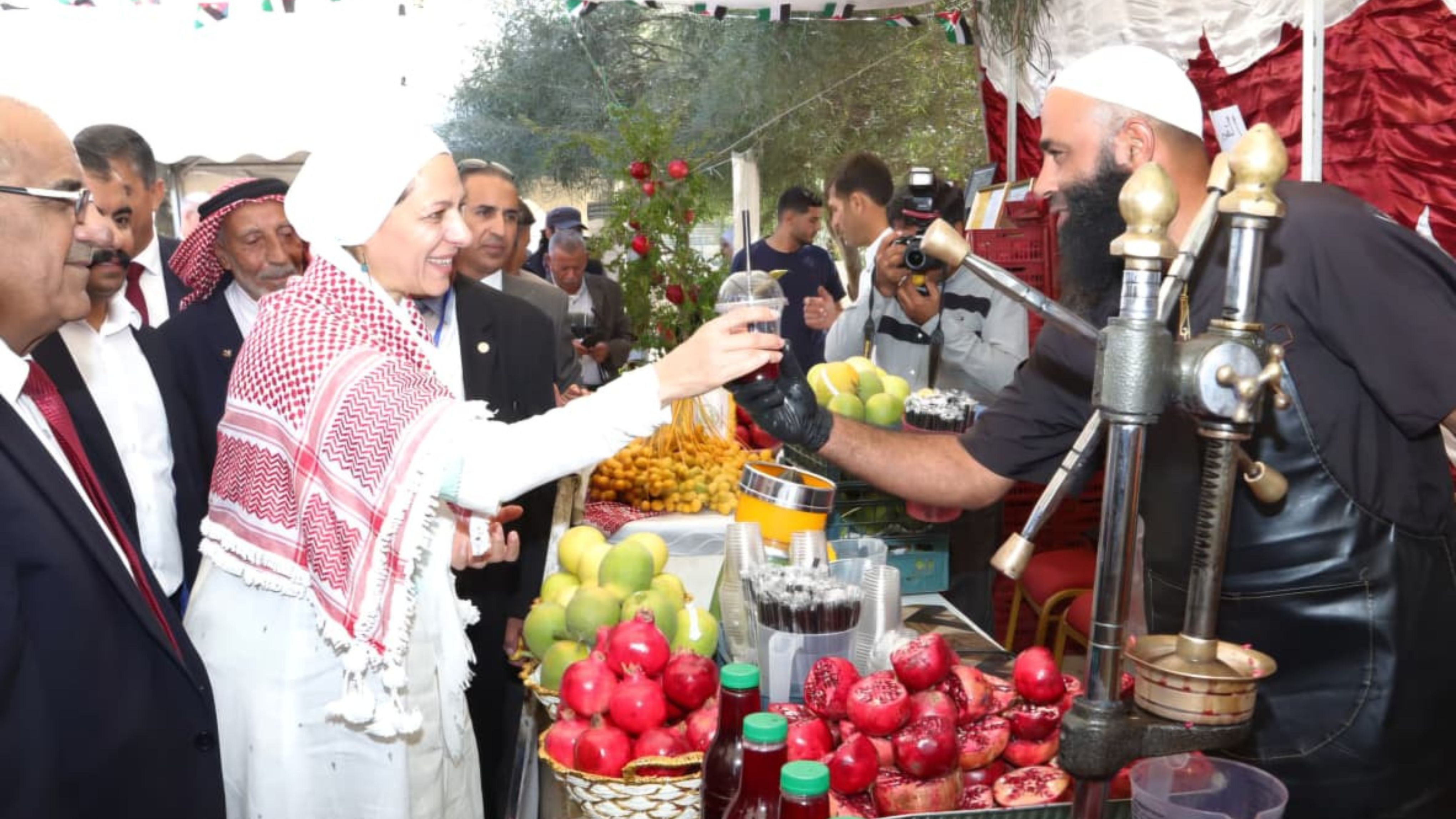 انطلاق بازار المزارع لدعم المزارعين والمرأة الريفية في حدائق الملك عبدالله الثاني