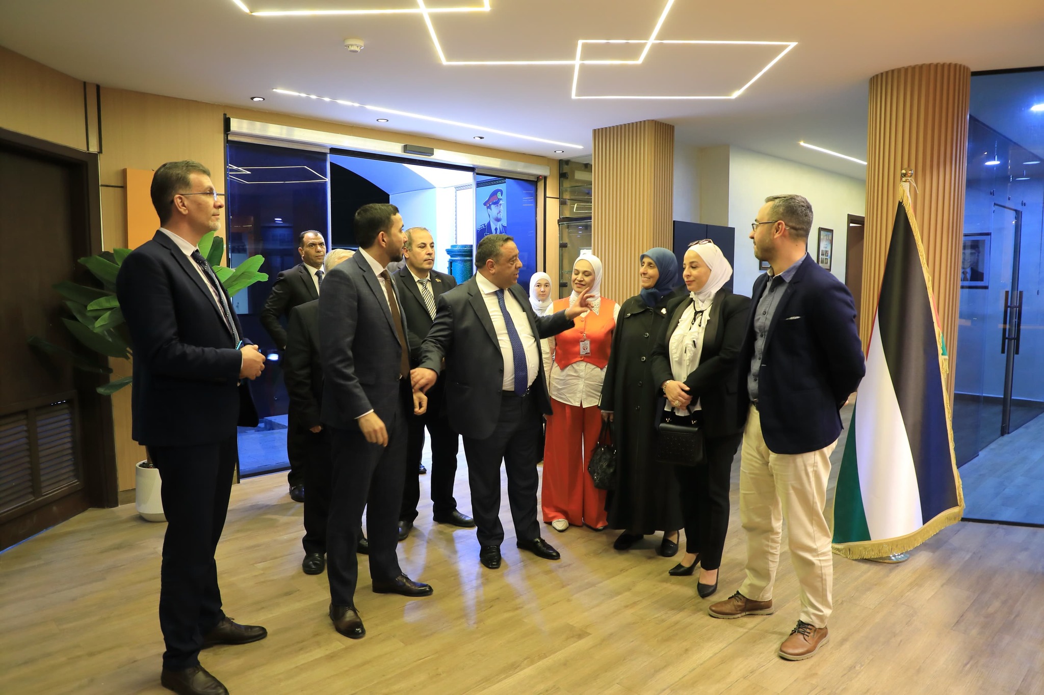 وفد من المؤسسة السورية للبريد يزور الأكاديمية الدولية للتجارة الإلكترونية واللوجستيك