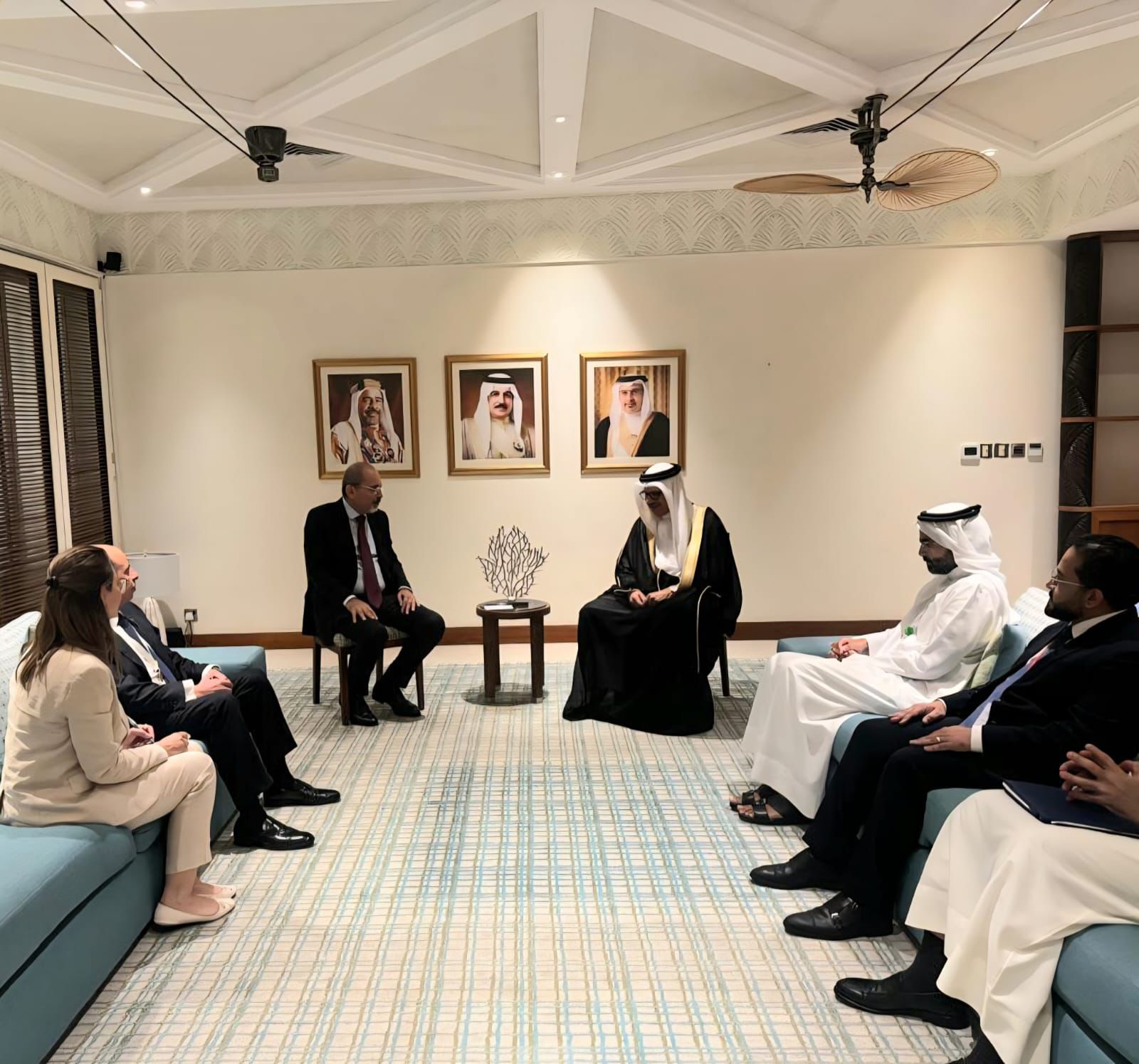 وزير الخارجية يجري مباحثات موسّعة مع نظيره البحريني