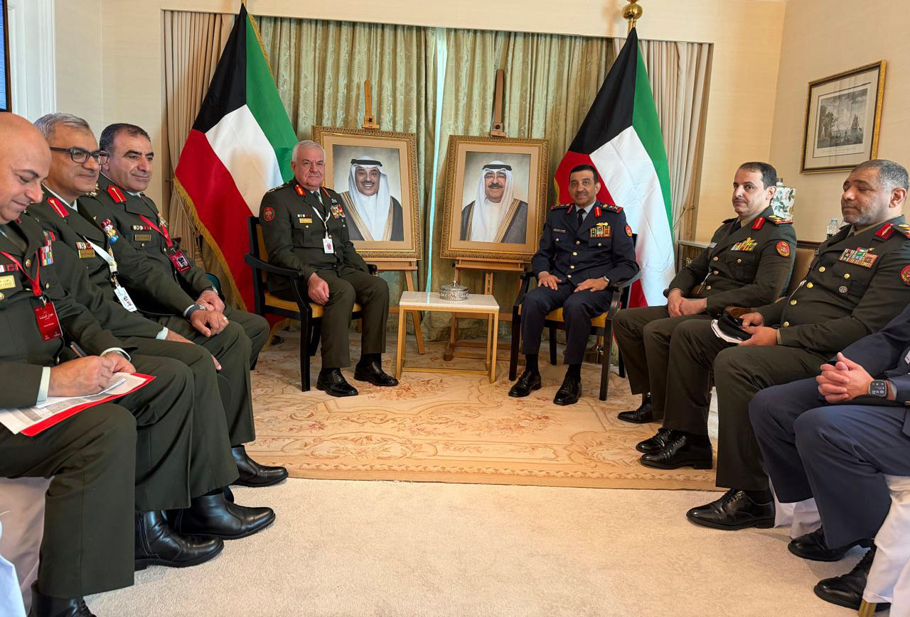 الحنيطي يلتقي عدداً من القادة العسكريين على هامش حوار المنامة 2025 