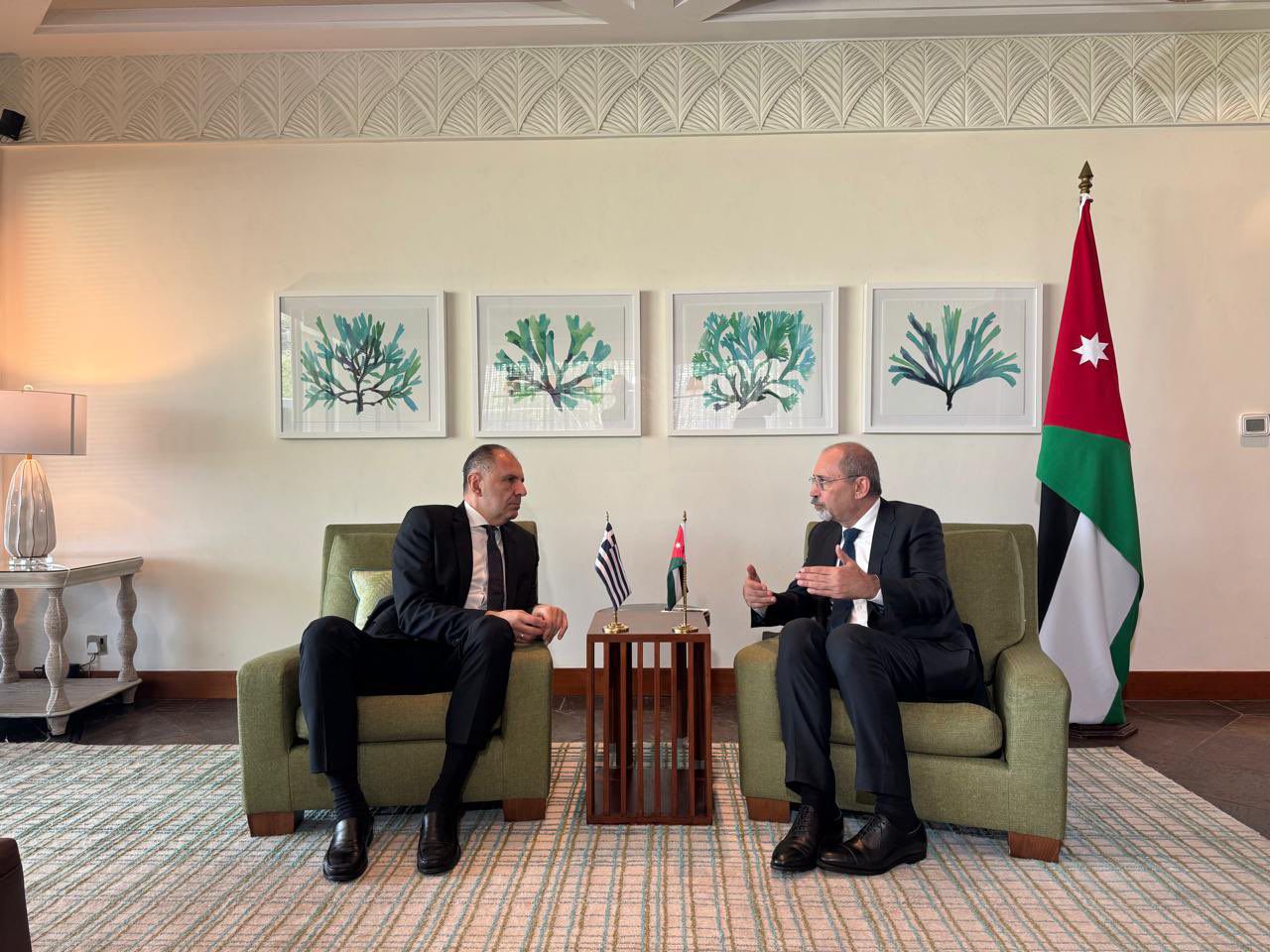 وزير الخارجية: الأولوية الآن ضمان الالتزام باتفاق وقف إطلاق النار بغزة 