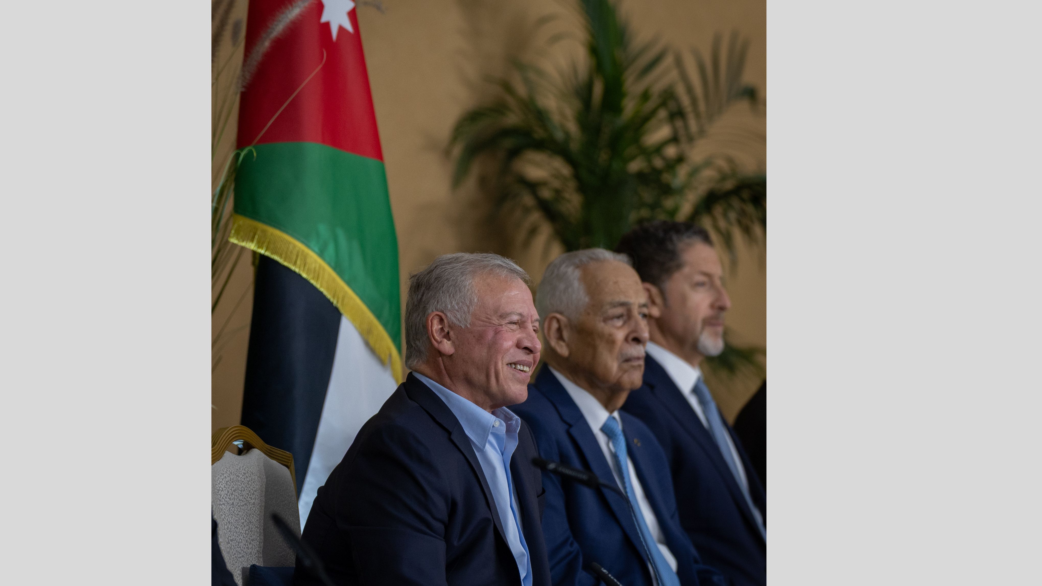 الملك يلتقي وجهاء وممثلين عن أبناء وبنات الكرك ويؤكد أهمية مواصلة الحكومة تنفيذ مشاريعها بالمحافظة