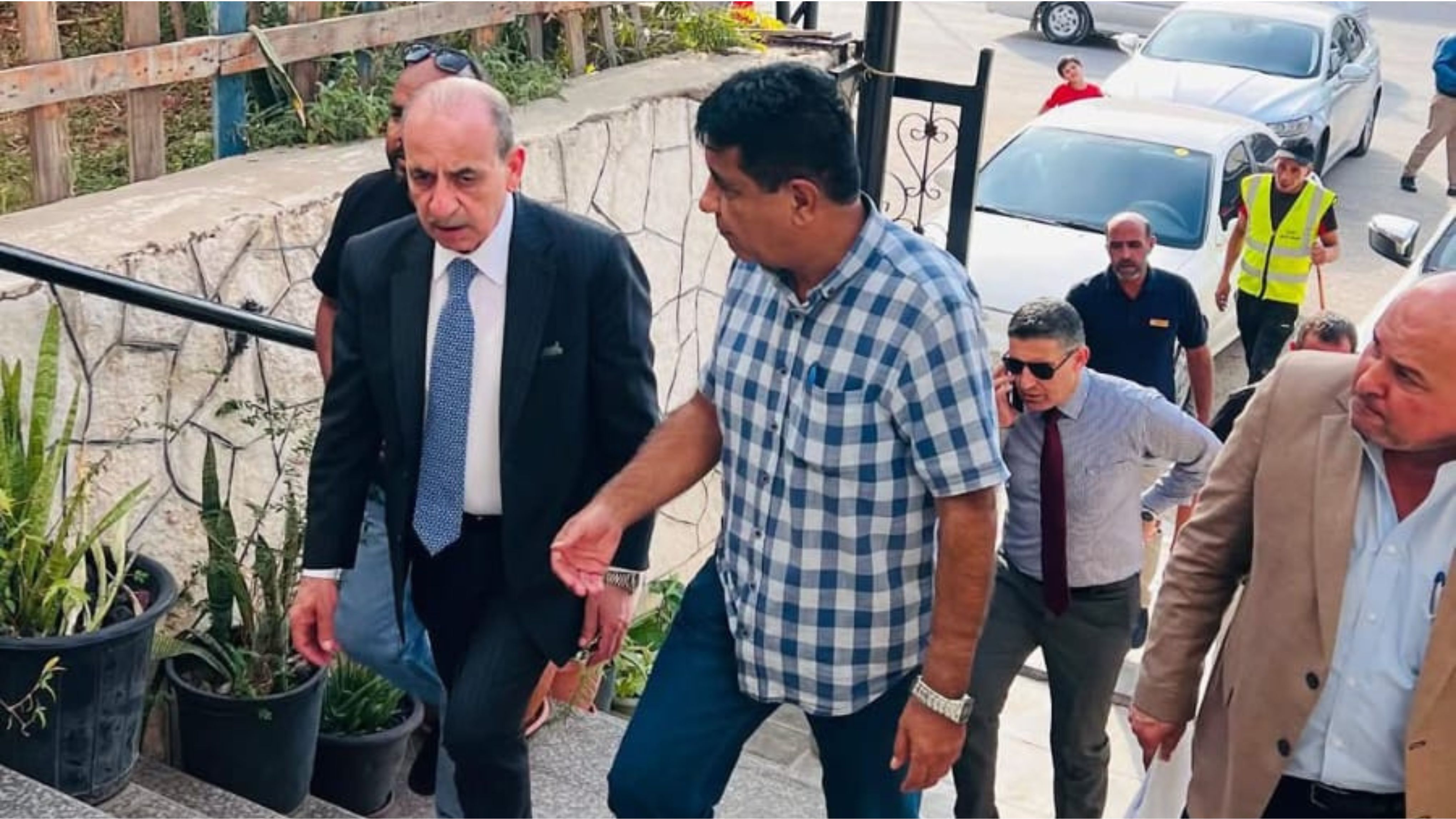 وزير الإدارة المحلية يتفقد بلديات لواء الأغوار الشمالية