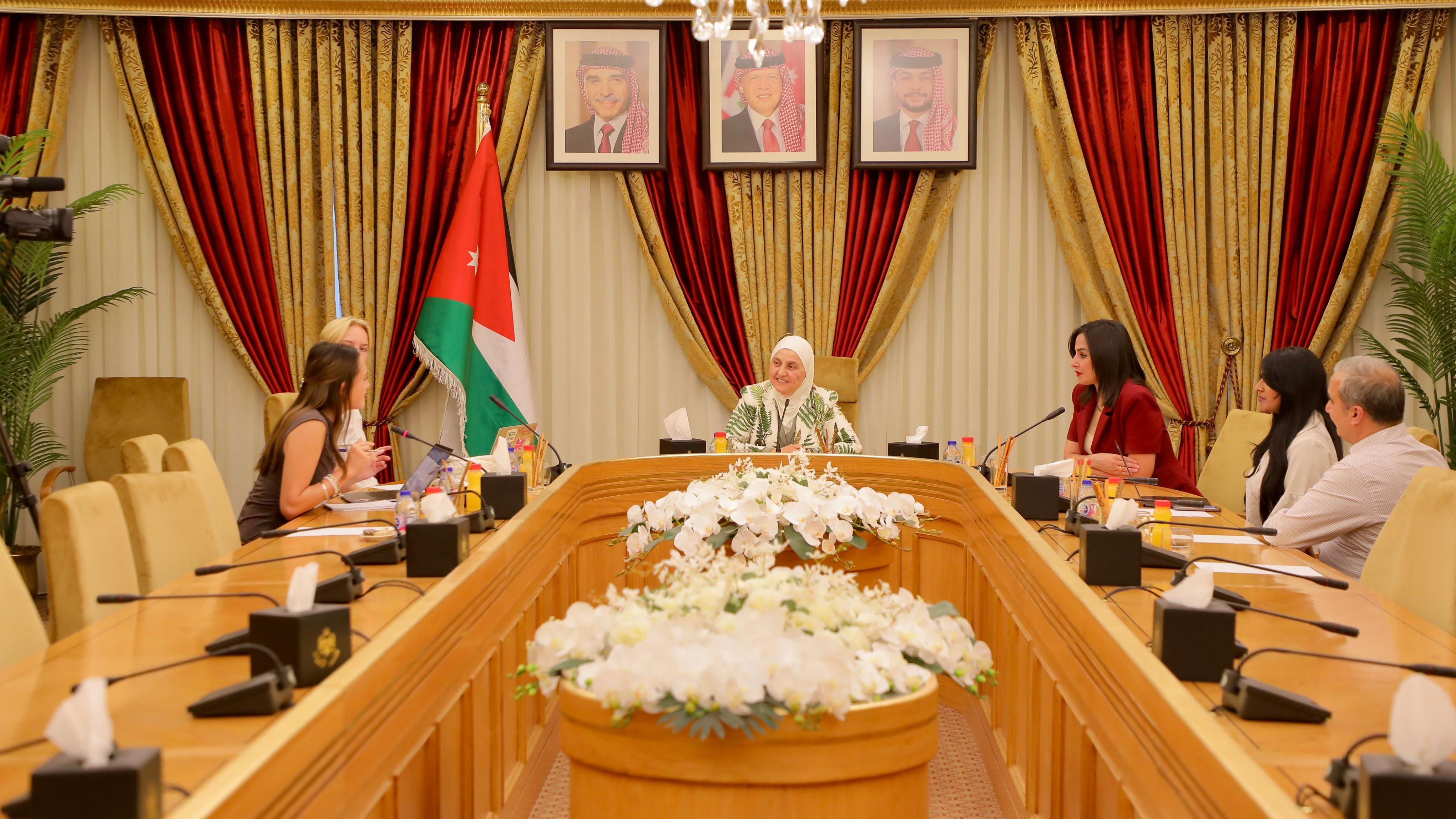 العين بركات تلتقي وفدا طلابيا أميركيا 