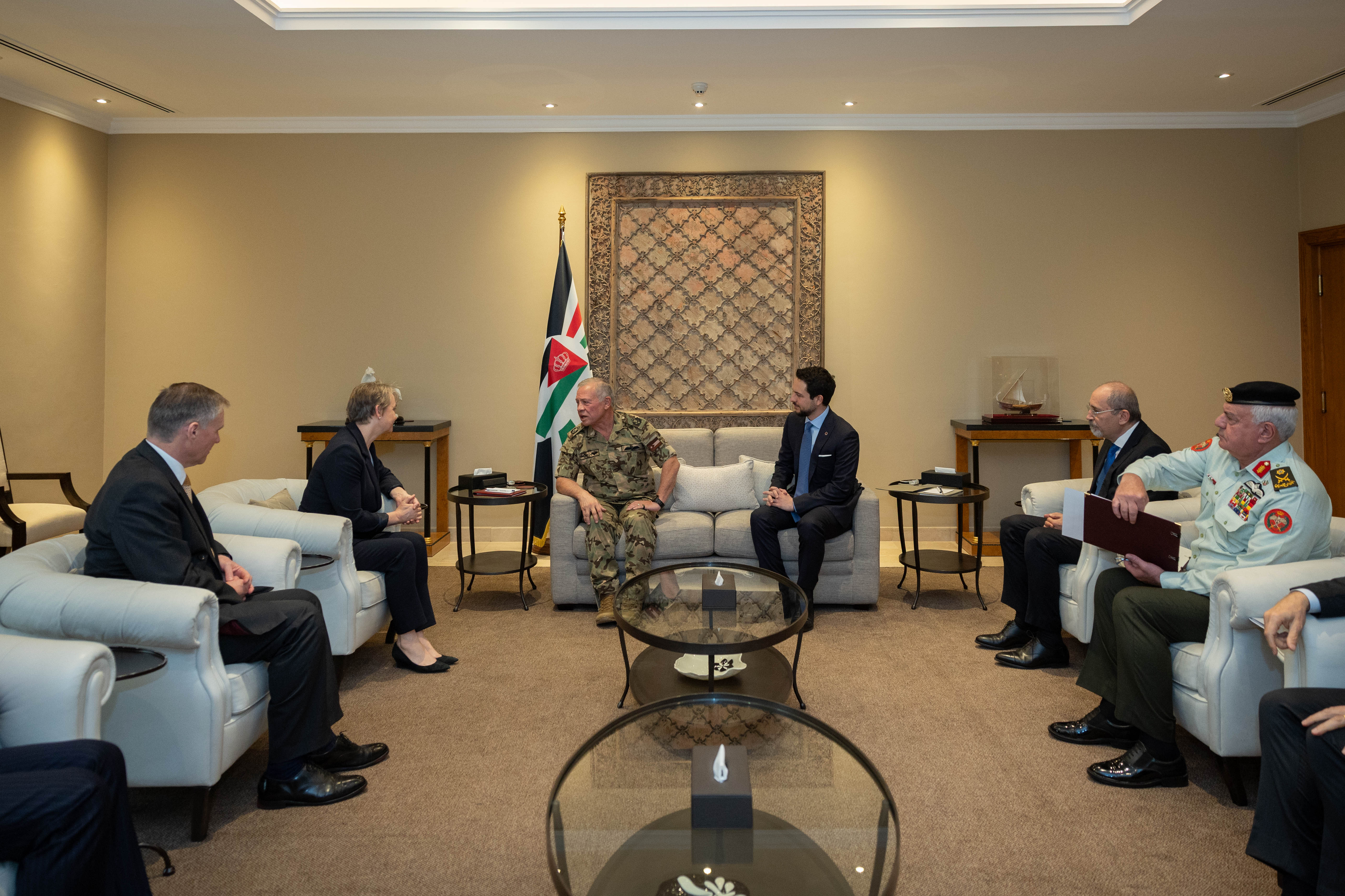 الملك يستقبل وزيرة الخارجية البريطانية