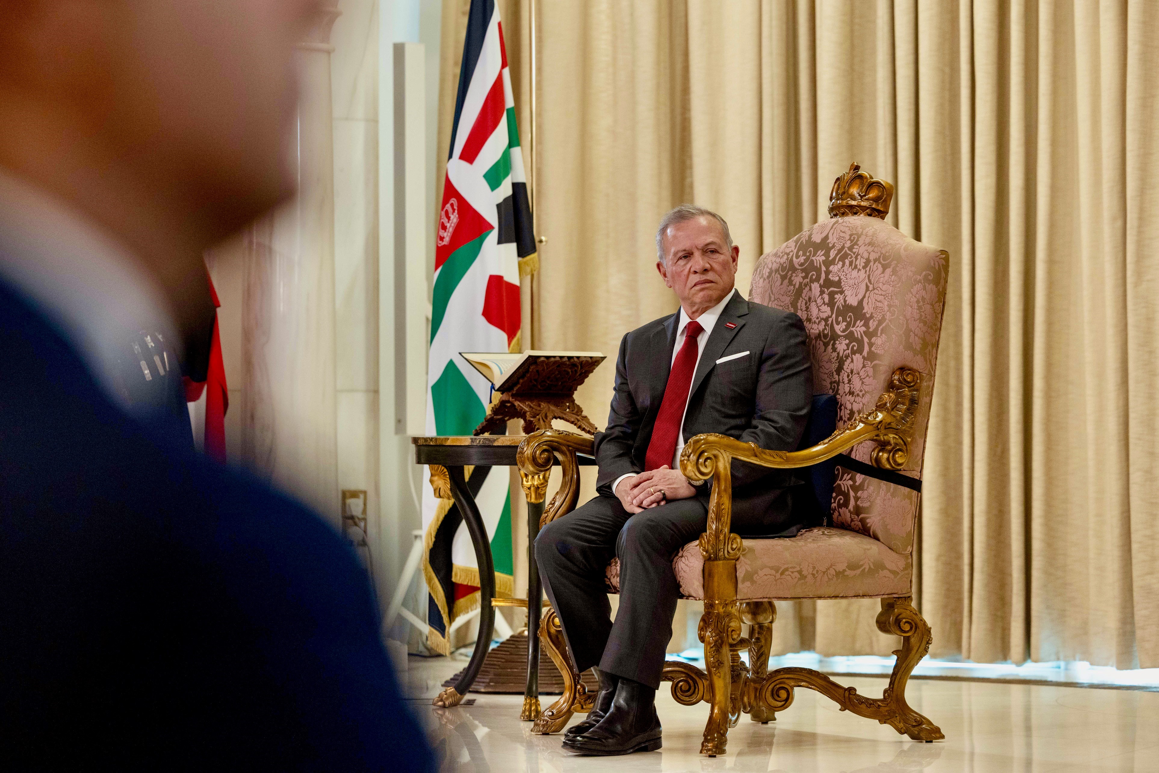 الملك يستمع إلى ردي مجلسي الأعيان والنواب على خطاب العرش