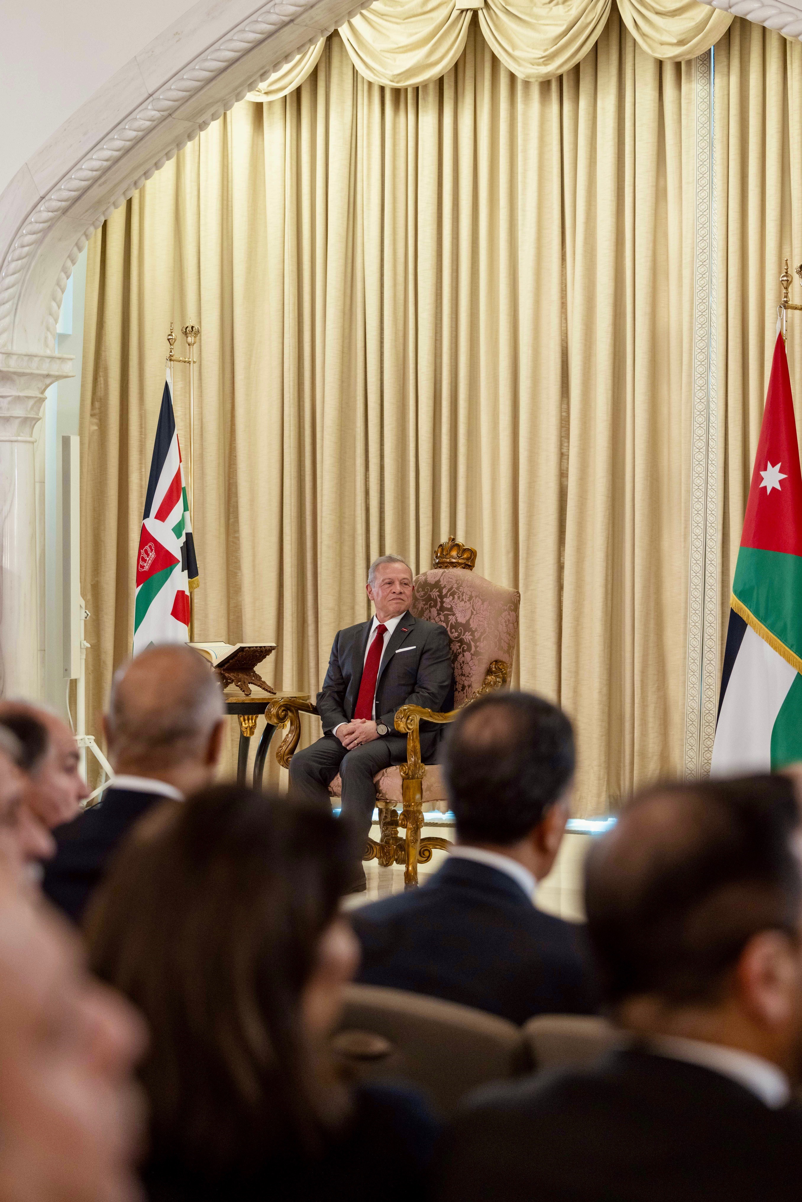 الملك يستمع إلى ردي مجلسي الأعيان والنواب على خطاب العرش