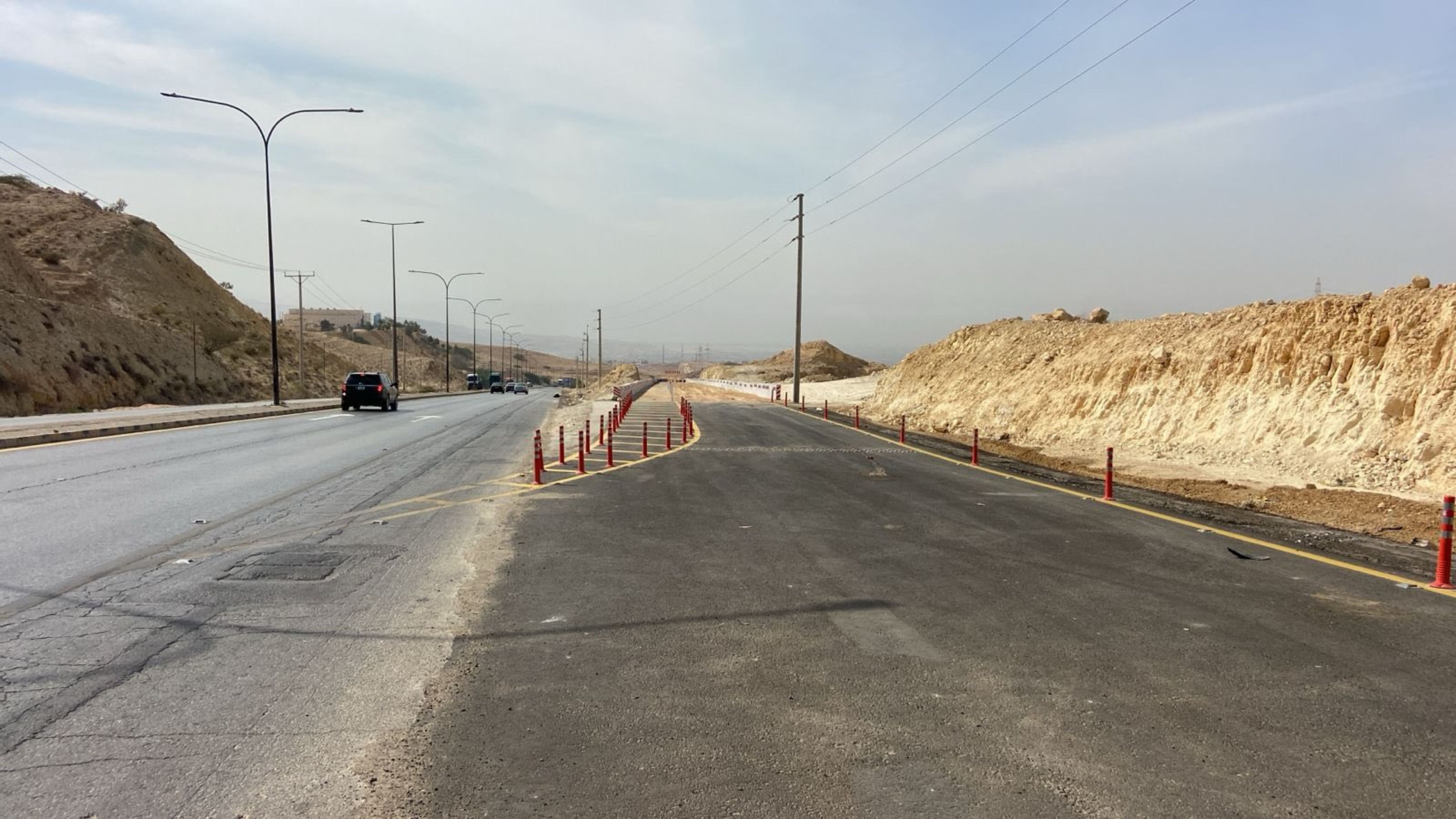 الأشغال تُنهي مشروع مهارب النجاة على طريق العدسية – البحر الميت