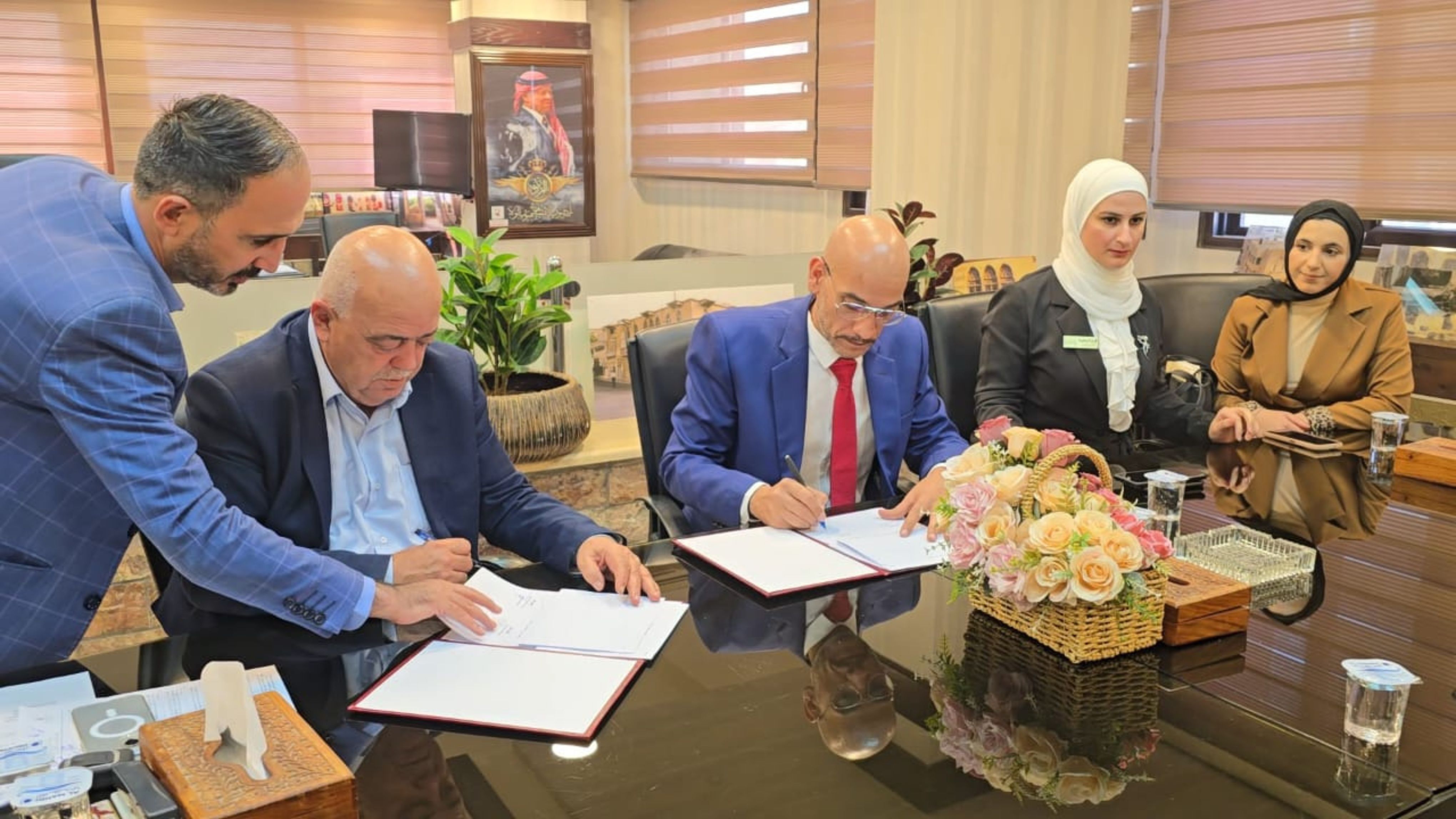 بلدية إربد توقع اتفاقية لإنشاء أول مأوى للكلاب الضالة  