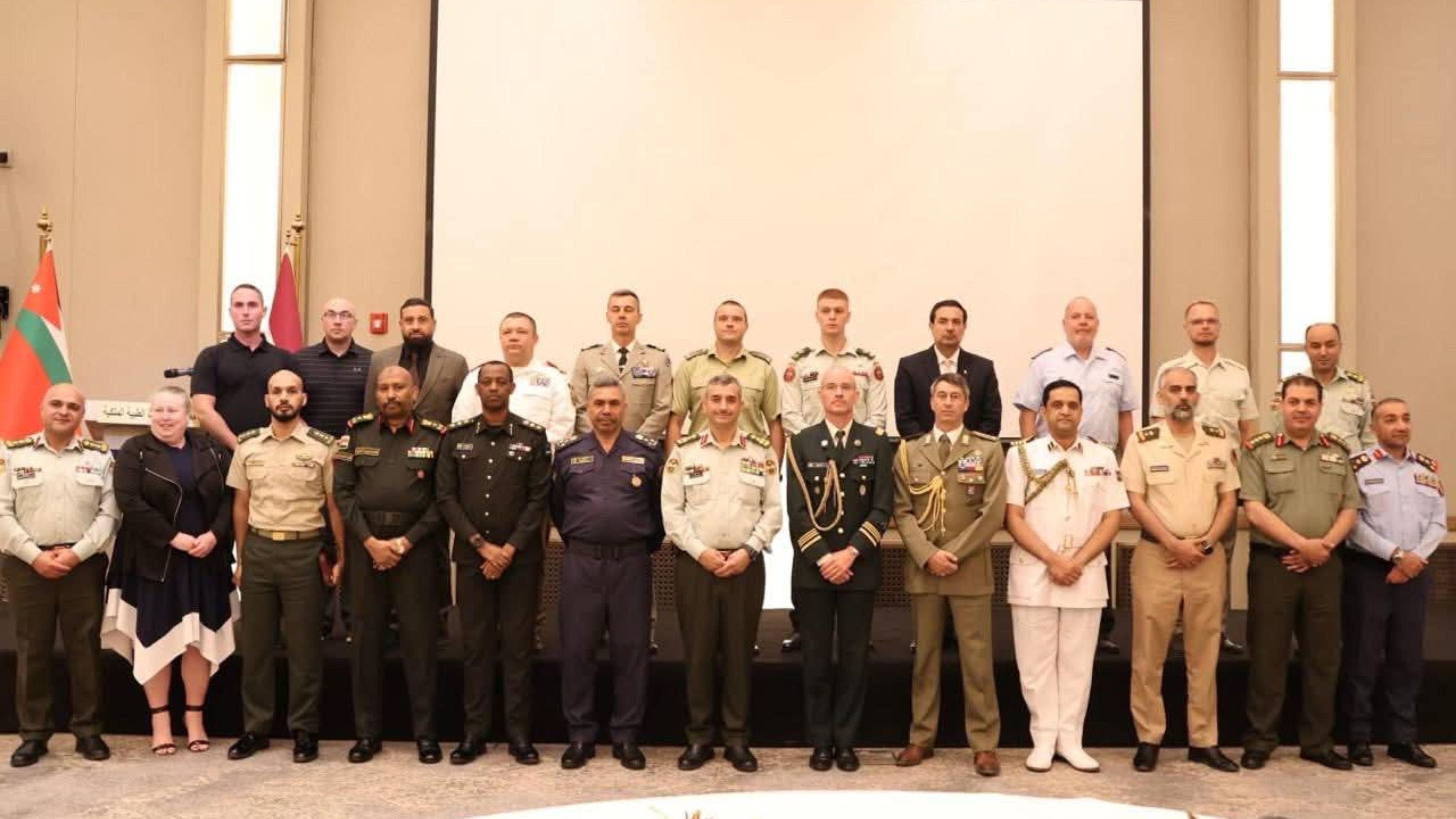 مدير عام الخدمات الطبية الملكية يلتقي عدد من الملحقين العسكريين