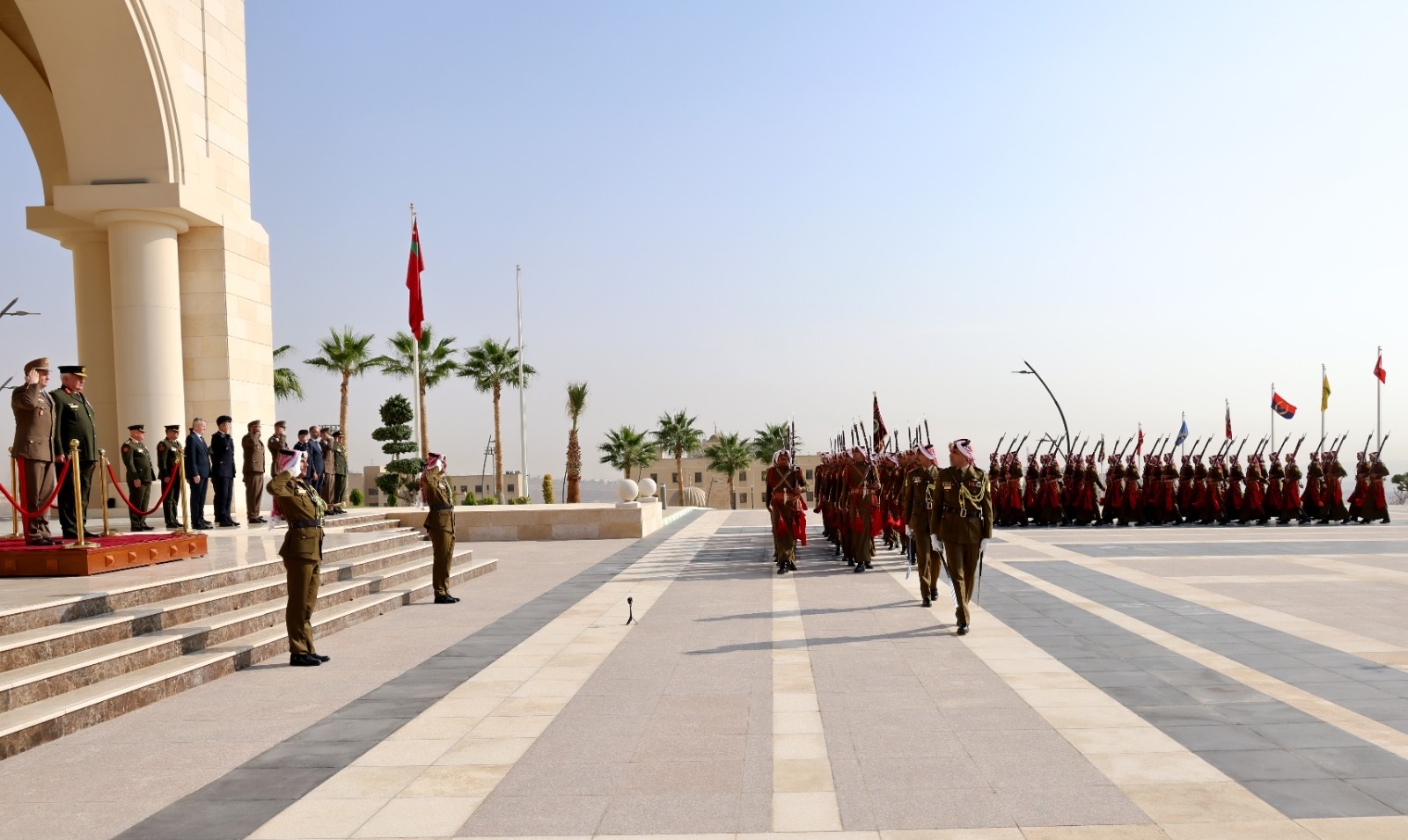 الحنيطي يستقبل رئيس دفاع قوات الدفاع الهنغارية