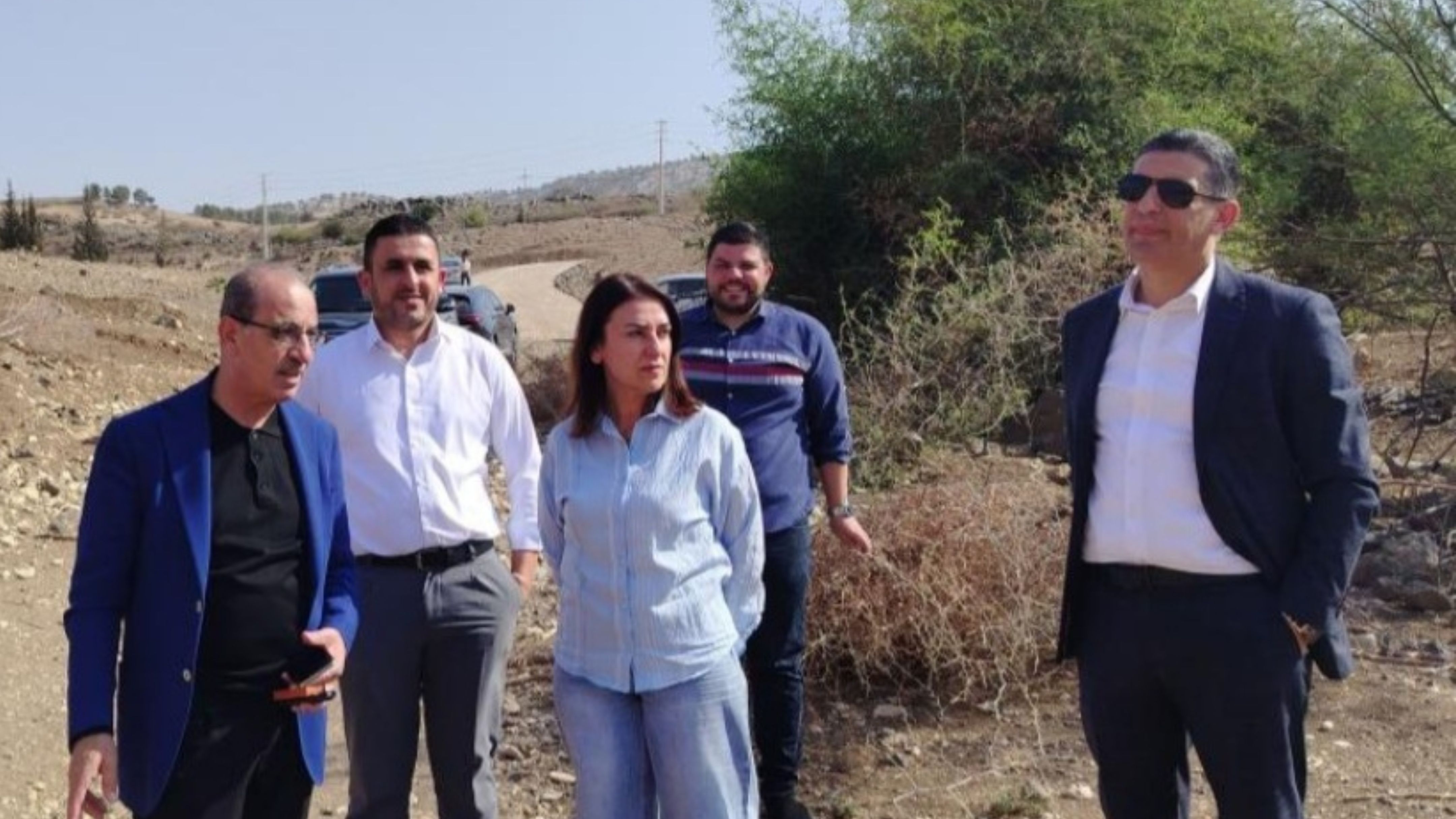 وزير الإدارة المحلية يتفقد بلدية خالد بن الوليد ومناطق في لواء بني كنانة