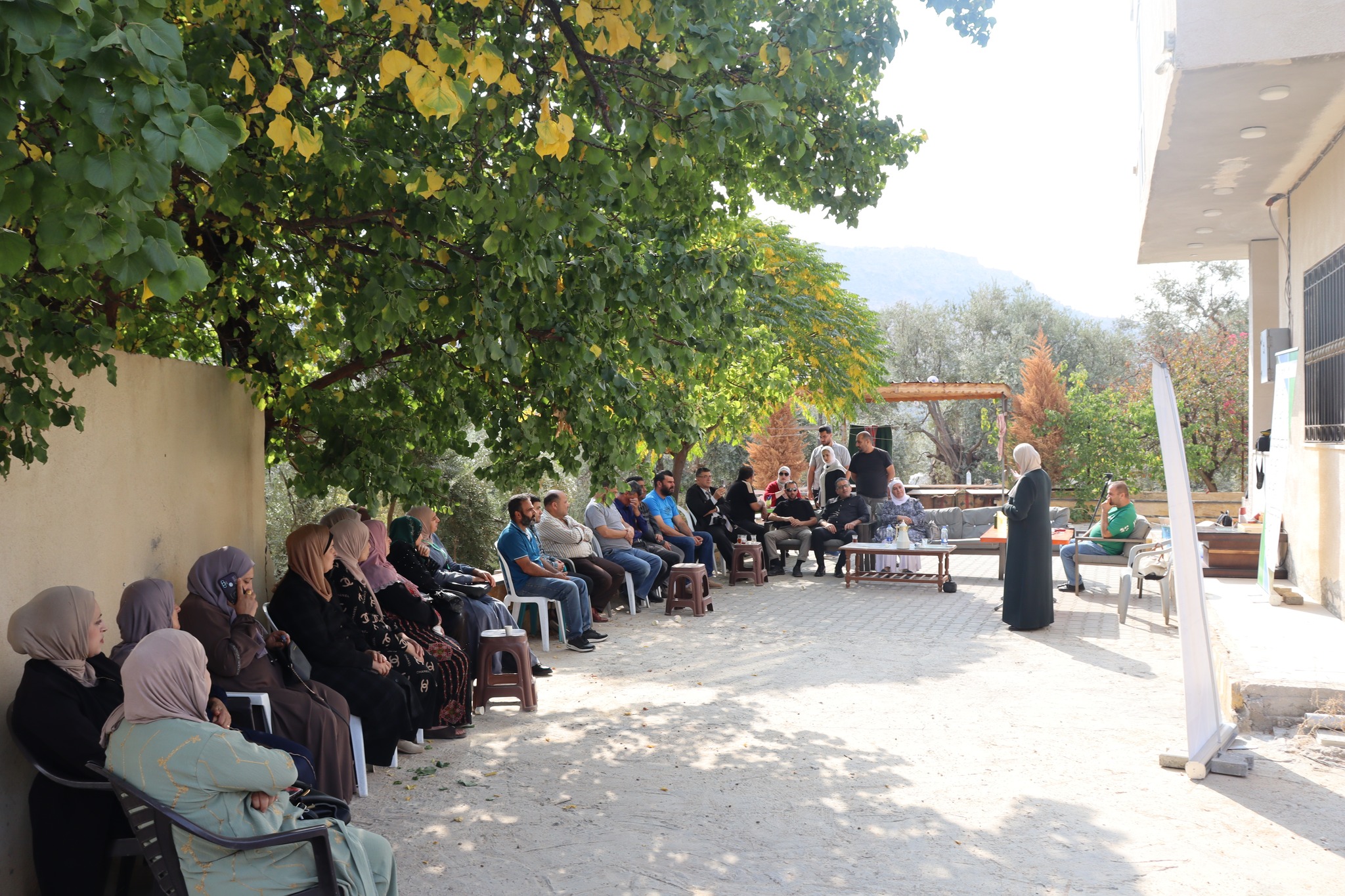 مركز إكساب ينظم يومًا حقليًا حول قطاع الزيتون