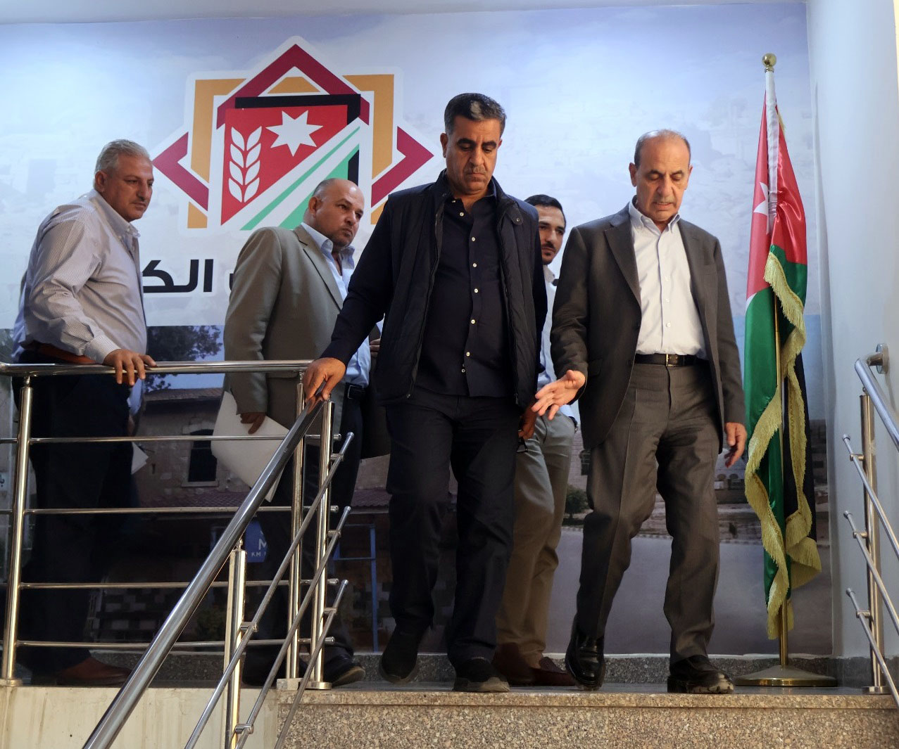 وزير الإدارة المحلية يتفقد بلديتي الصفاوي والمفرق