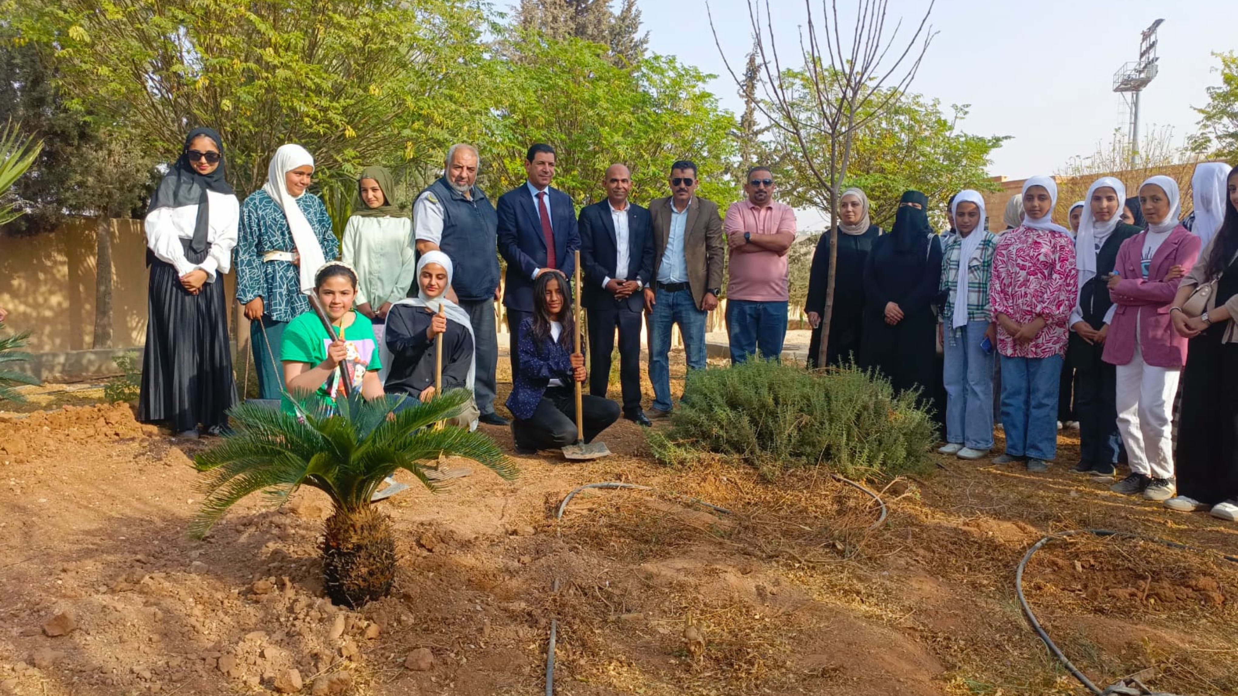 شباب ذيبان النموذجي ينفذون برنامج التطوع الأخضر