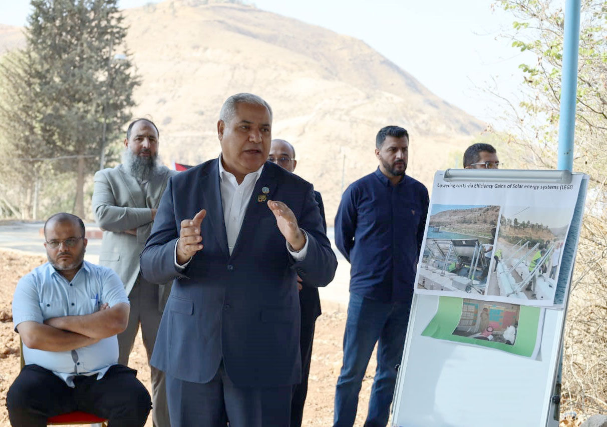 الفاو وسلطة وادي الأردن يطلعان على مشروع الطاقة الشمسية العائمة 